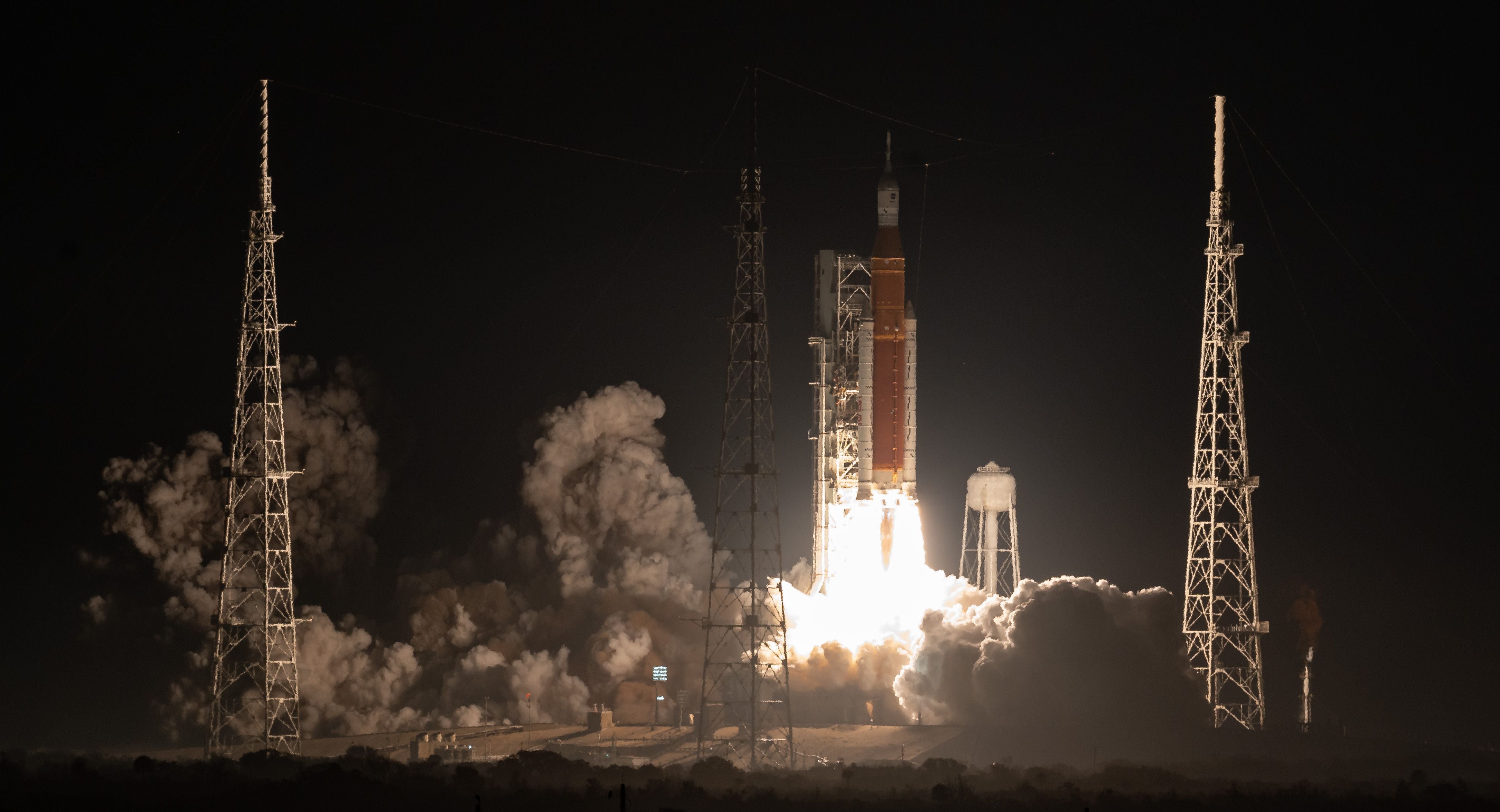 El cohete que transporta la nave espacial Orion se lanza en la prueba de vuelo Artemis I (NASA/Bill Ingalls)