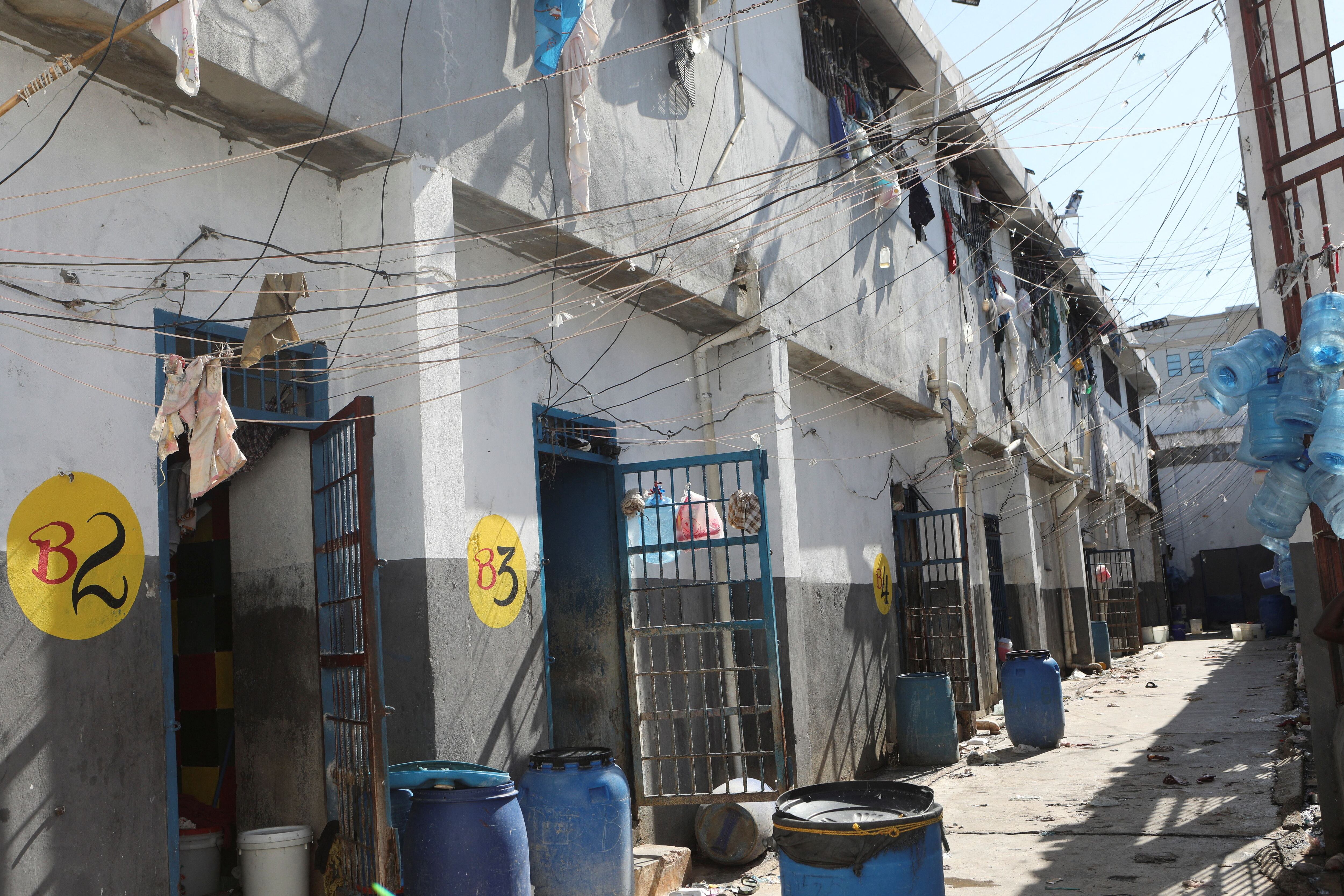 El sábado por la noche 3.597 presos se fugaron de la Penitenciaría de Puerto Príncipe; ese número supone algo más del 97% de los reclusos que había en la mayor cárcel de la capital haitiana (REUTERS/Ralph Tedy Erol)