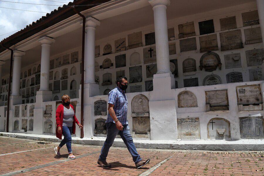 Bogotá cuenta con cuatro cementerios públicos para atender una población aproximada de ocho millones de habitantes - crédito Colprensa