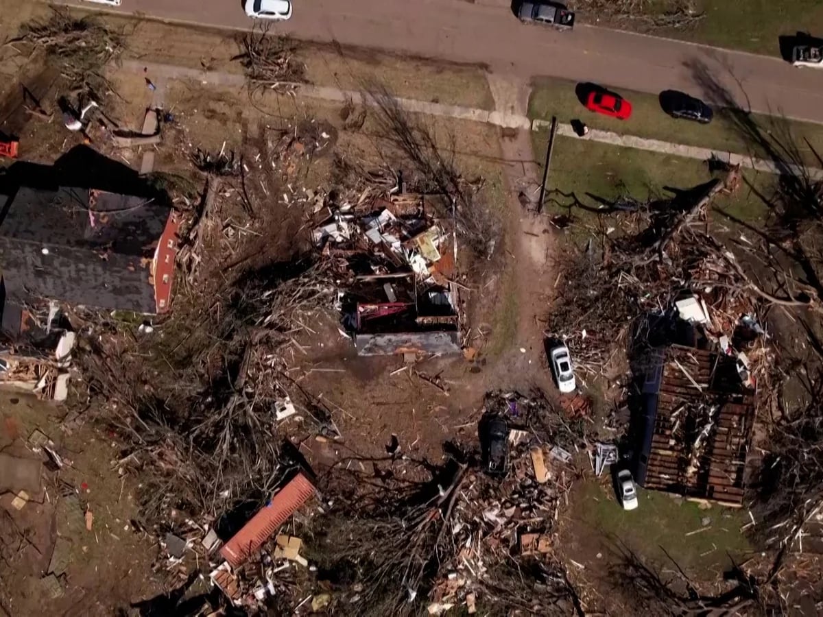 Las impactantes imágenes captadas por un drone tras el paso del tornado en  Mississippi - Infobae