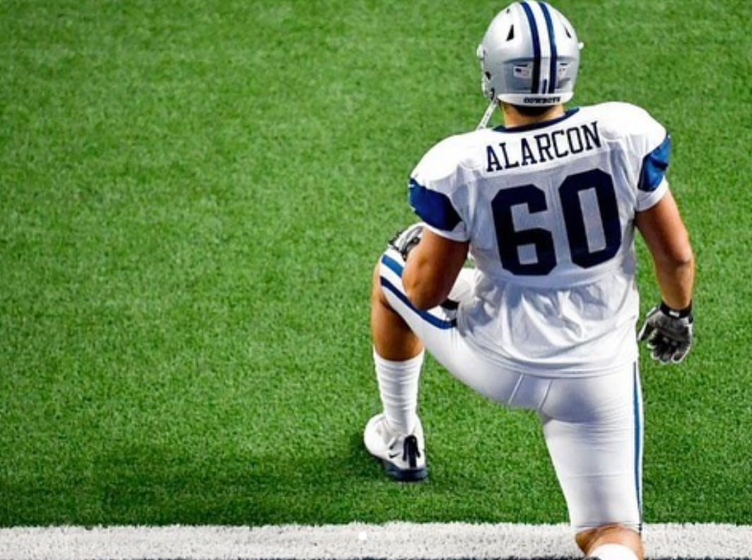 Los Cowboys planean usar a Isaac Alarcón en una posición totalmente d