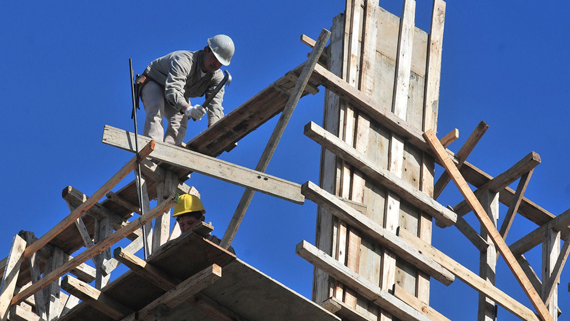 Los empresarios aseguran que la fórmula que se utiliza para compensar los efectos de la inflación en el costo de las obras, genera pérdidas paras las constructoras
