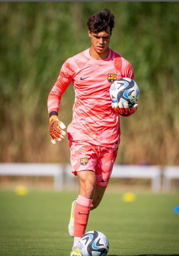 Diego Kochen entrena con el primer equipo del Barcelona desde mayo del 2023 (Instagram Diego Kochen).