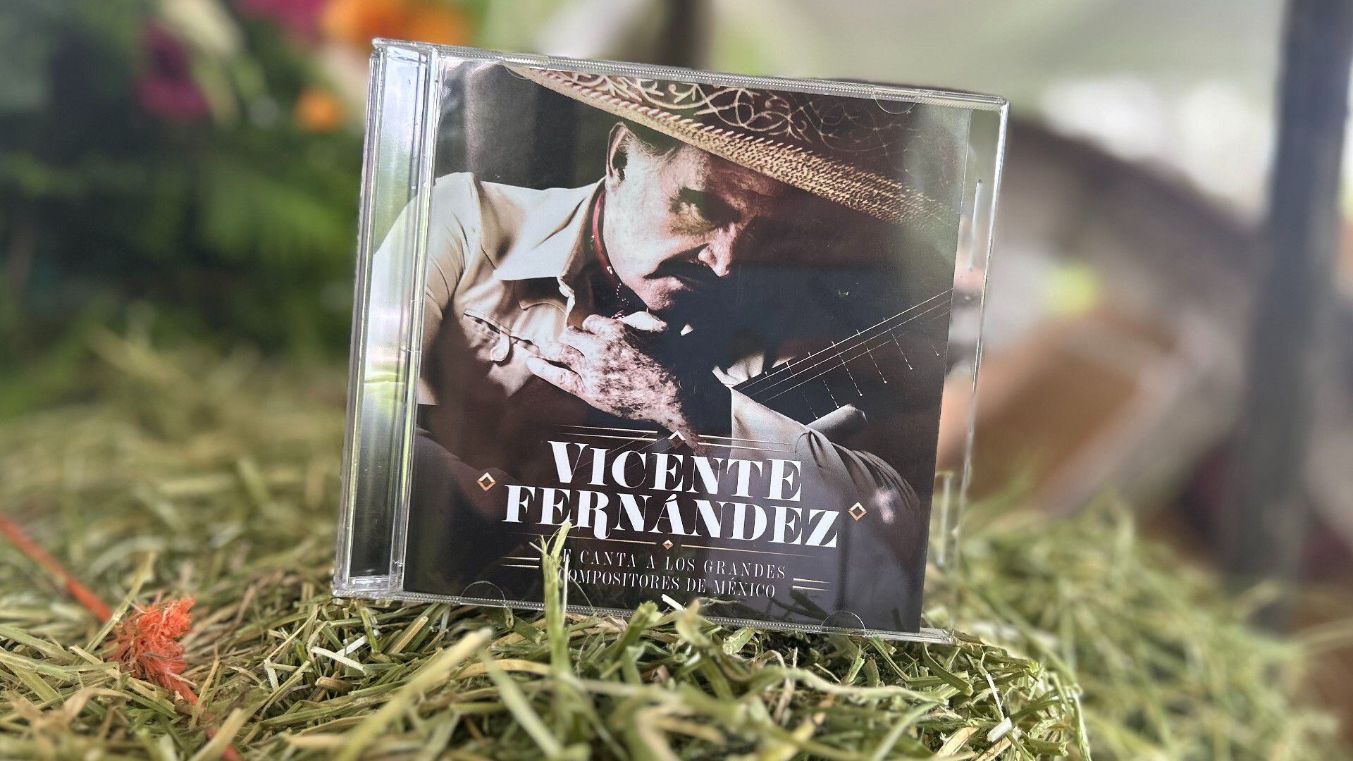 El nuevo disco de Vicente tiene 20 clásicos de grandes compositores. | (Foto: Luis Angel H Mora, Infobae México).