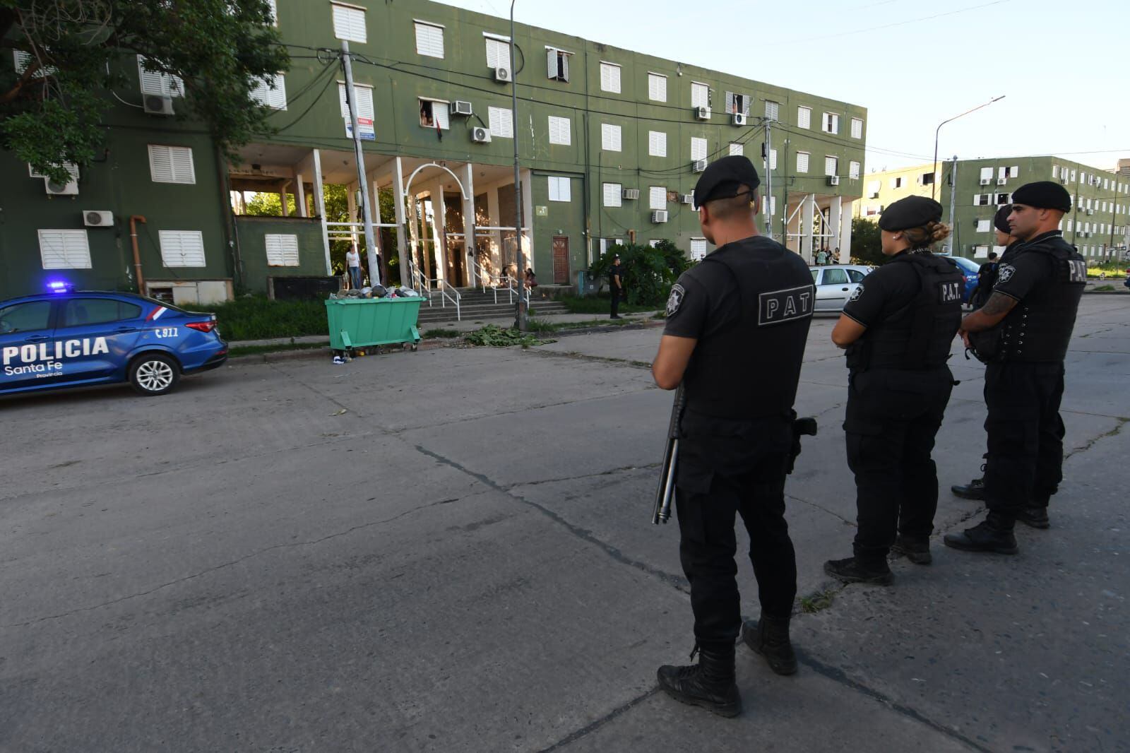 Un muerto en un enfrentamiento a tiros entre barras de Colón