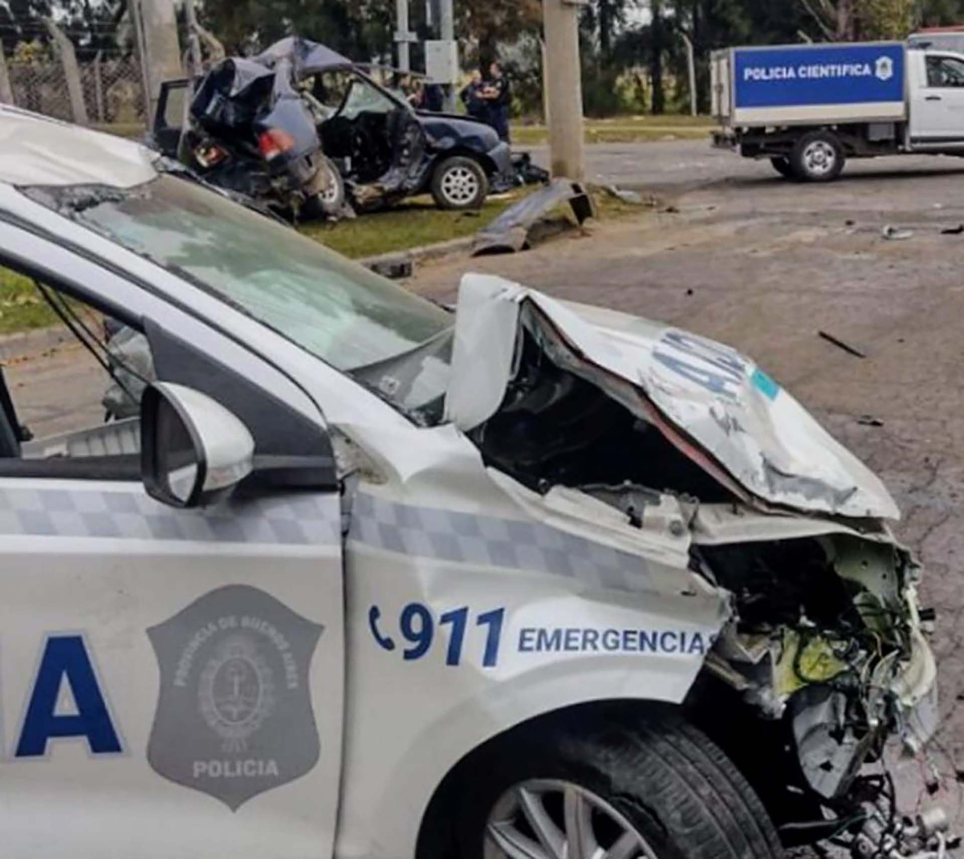 Choque trágico en San Nicolás entre un patrullero y un auto: dos muertos