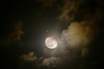 Imagen de la conjunción entre la Luna y Marte desde Cozumel, Quintana Roo (Foto: Linda Meléndez)