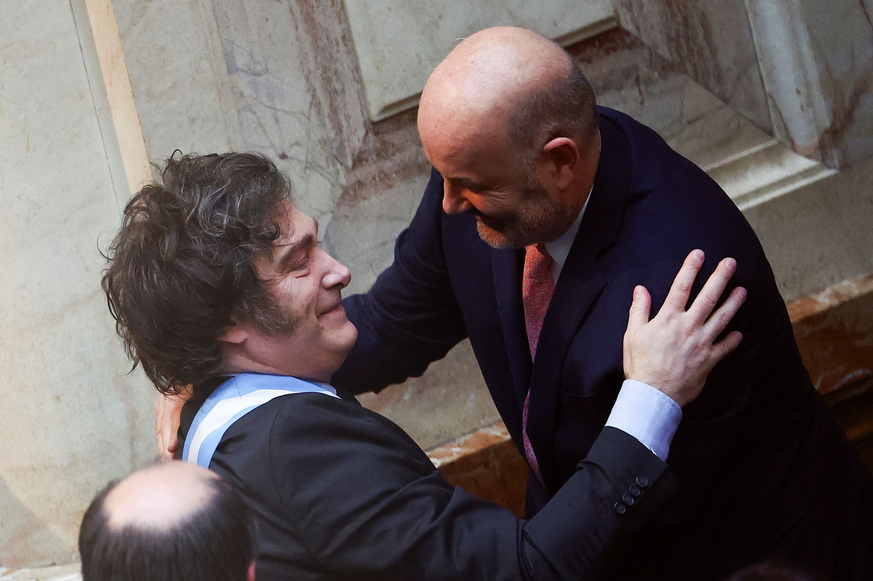 El presidente Javier Milei junto a Federico Sturzenegger (Foto: REUTERS/Agustin Marcarian)