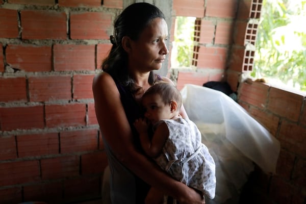 Insertar a la madre en el tratamiento integral contra la desnutrición es un eslabón esencial para asegurar la continuidad y la recuperación del niño y su entorno (Reuters)