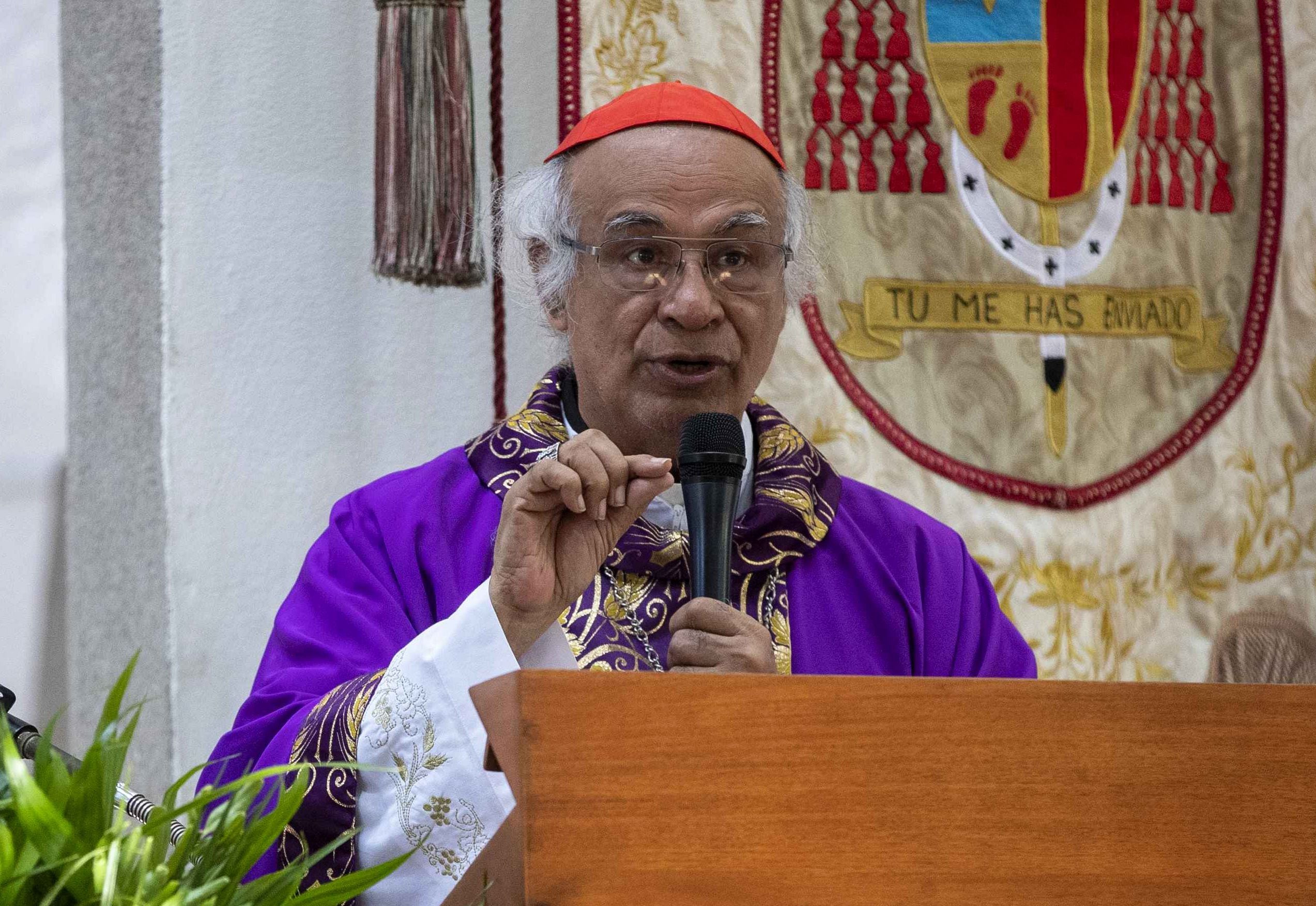 Cardenal nicaragüense expresa cercanía con familias de sacerdotes arrestados y pide orar