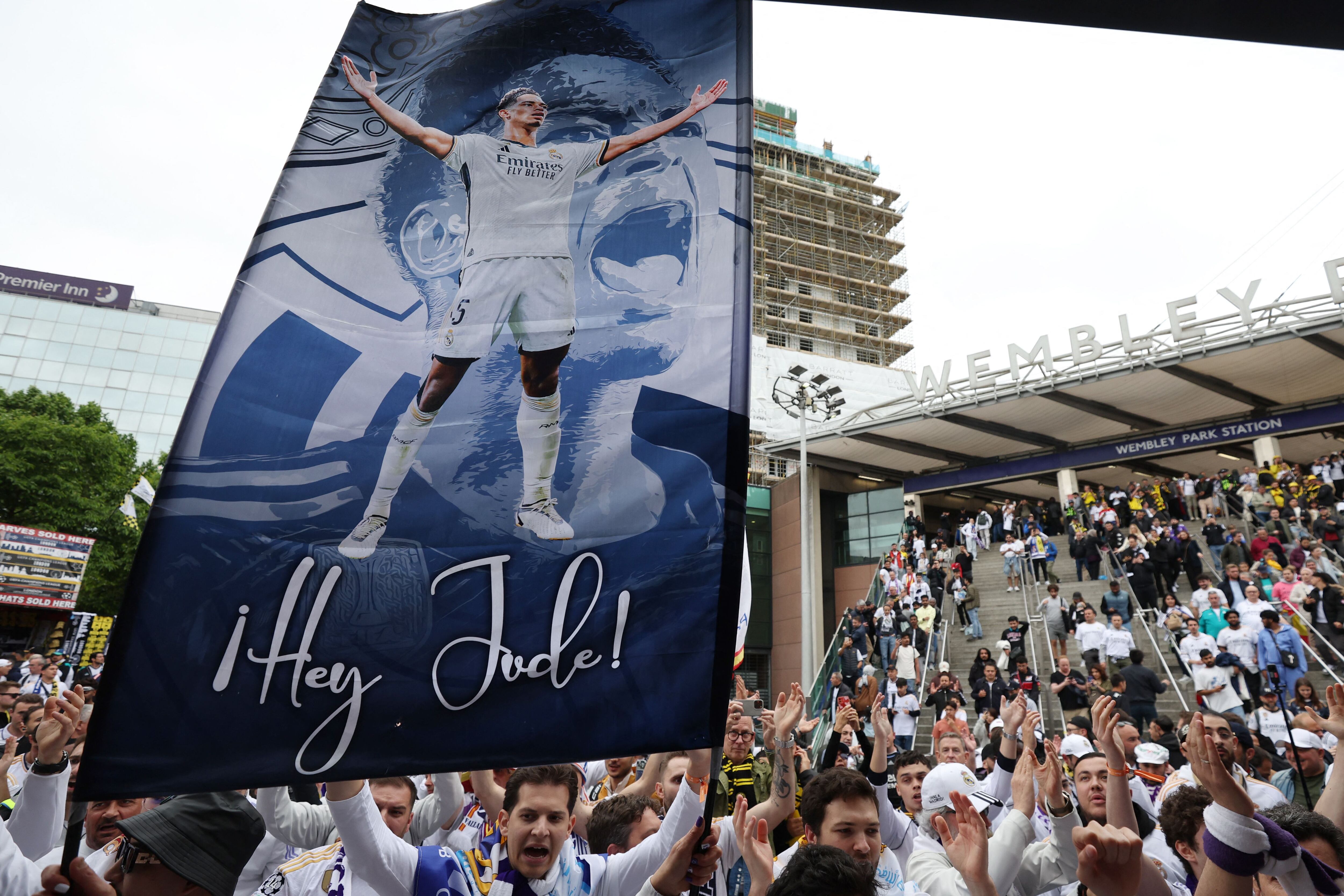 Aficionados del Real Madrid, entrando a Wembley. (Paul Childs/Reuters)
