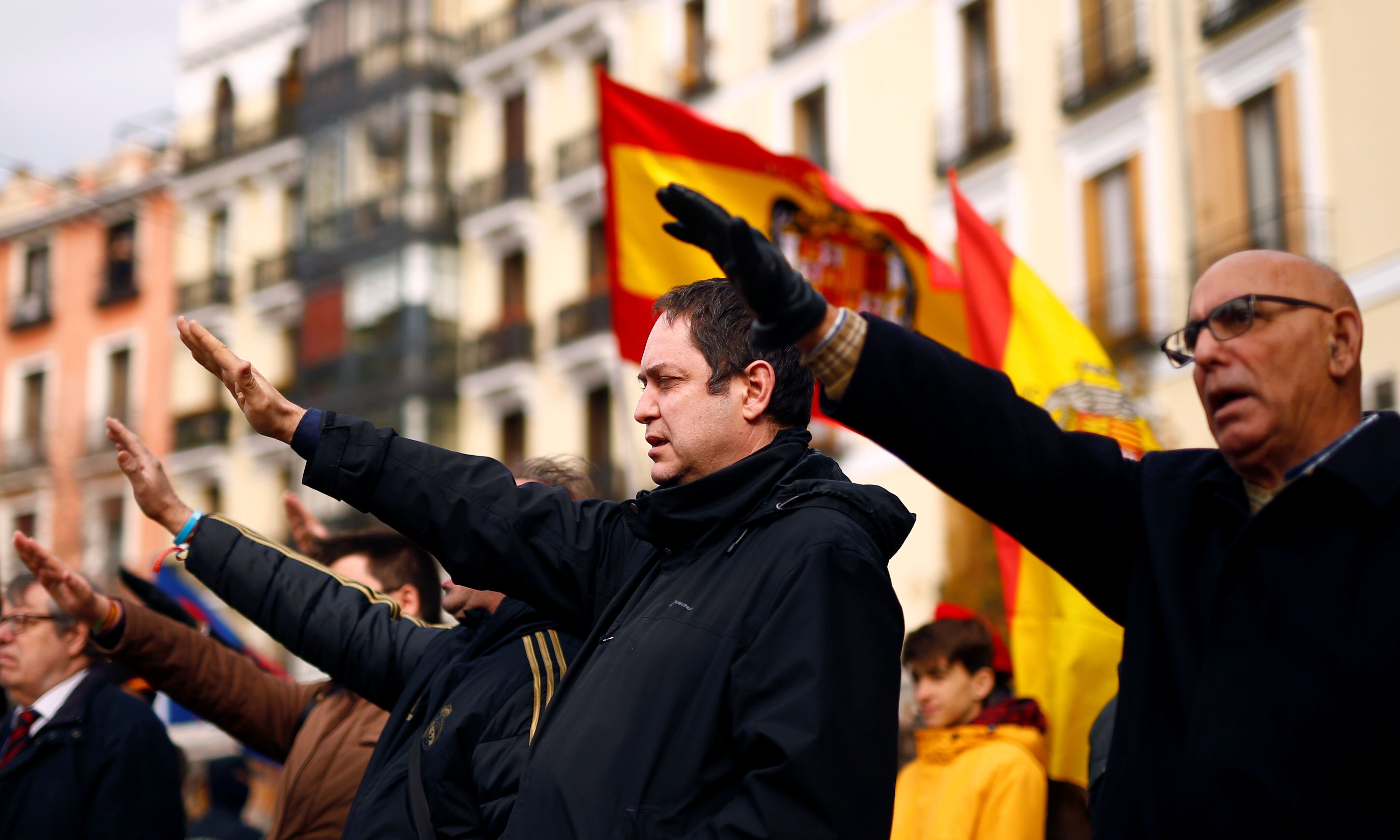 Los partidarios del ex dictador español Francisco Franco durante una manifestación en el aniversario de la muerte del dictador, en Madrid, en 2019 (REUTERS/Javier Barbancho) 