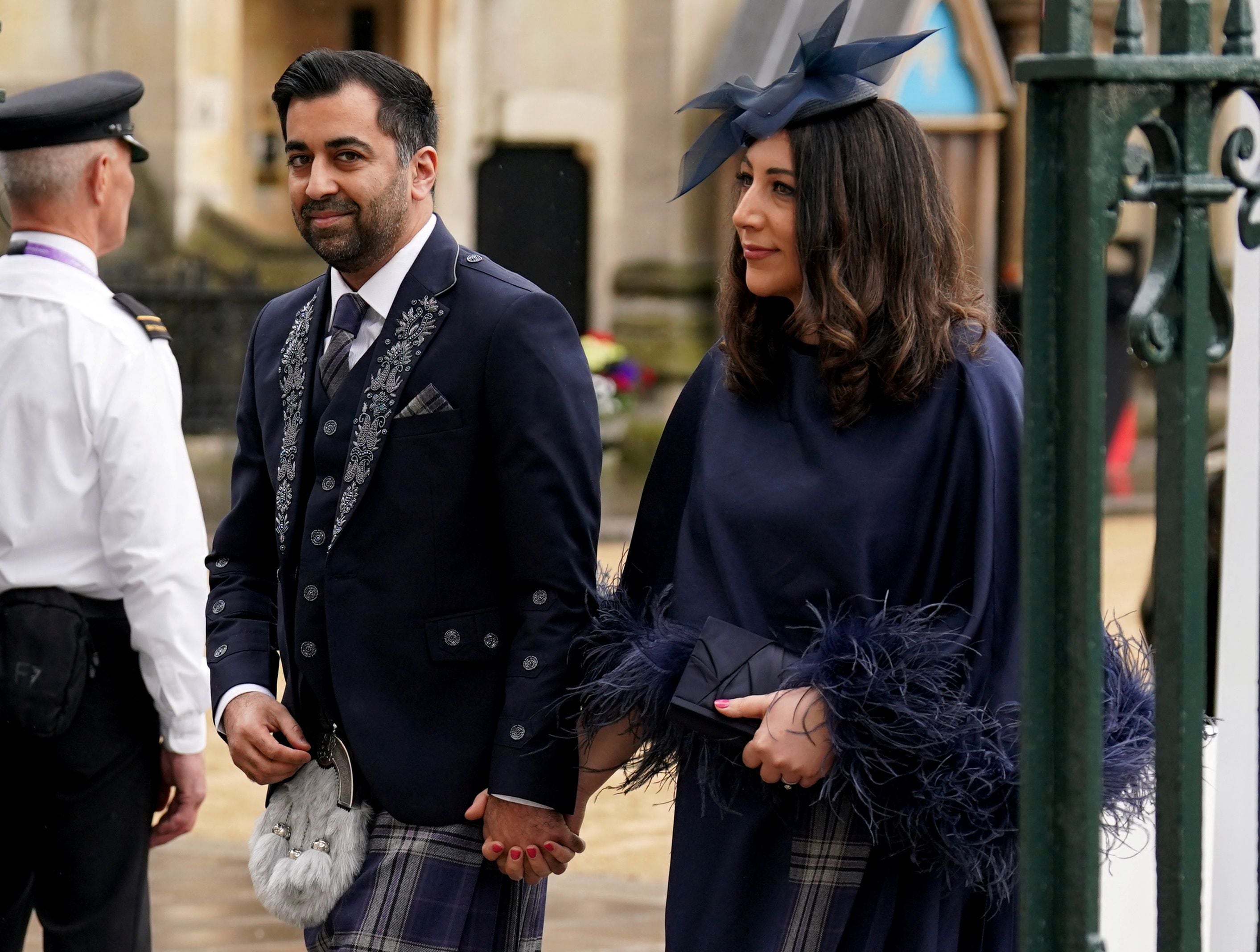 Humza Yousaf y su esposa Nadia El-Nakla (via Reuters)