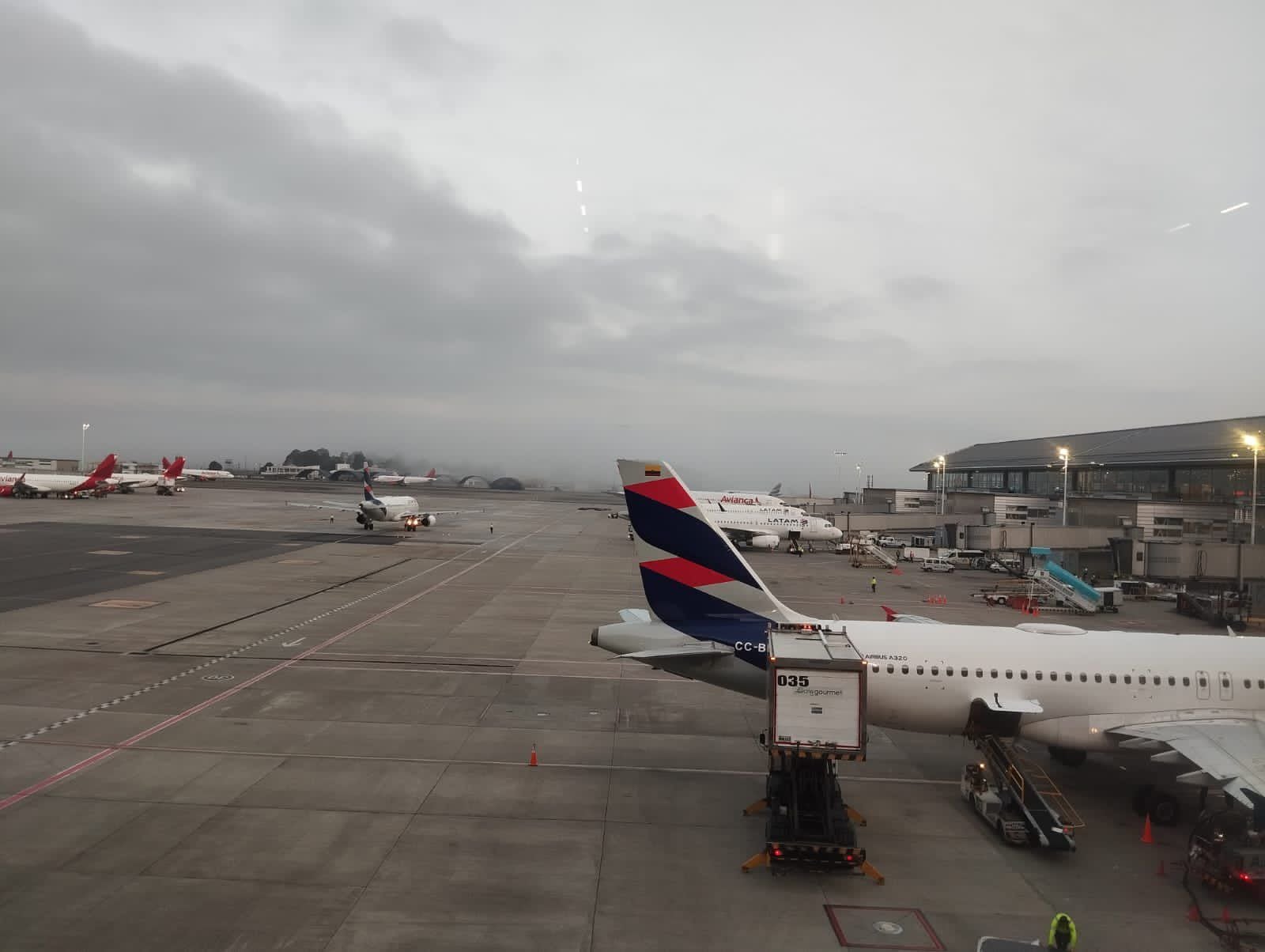 Neblina-Baja visibilidad-Aviones aeropuerto El Dorado-Colombia