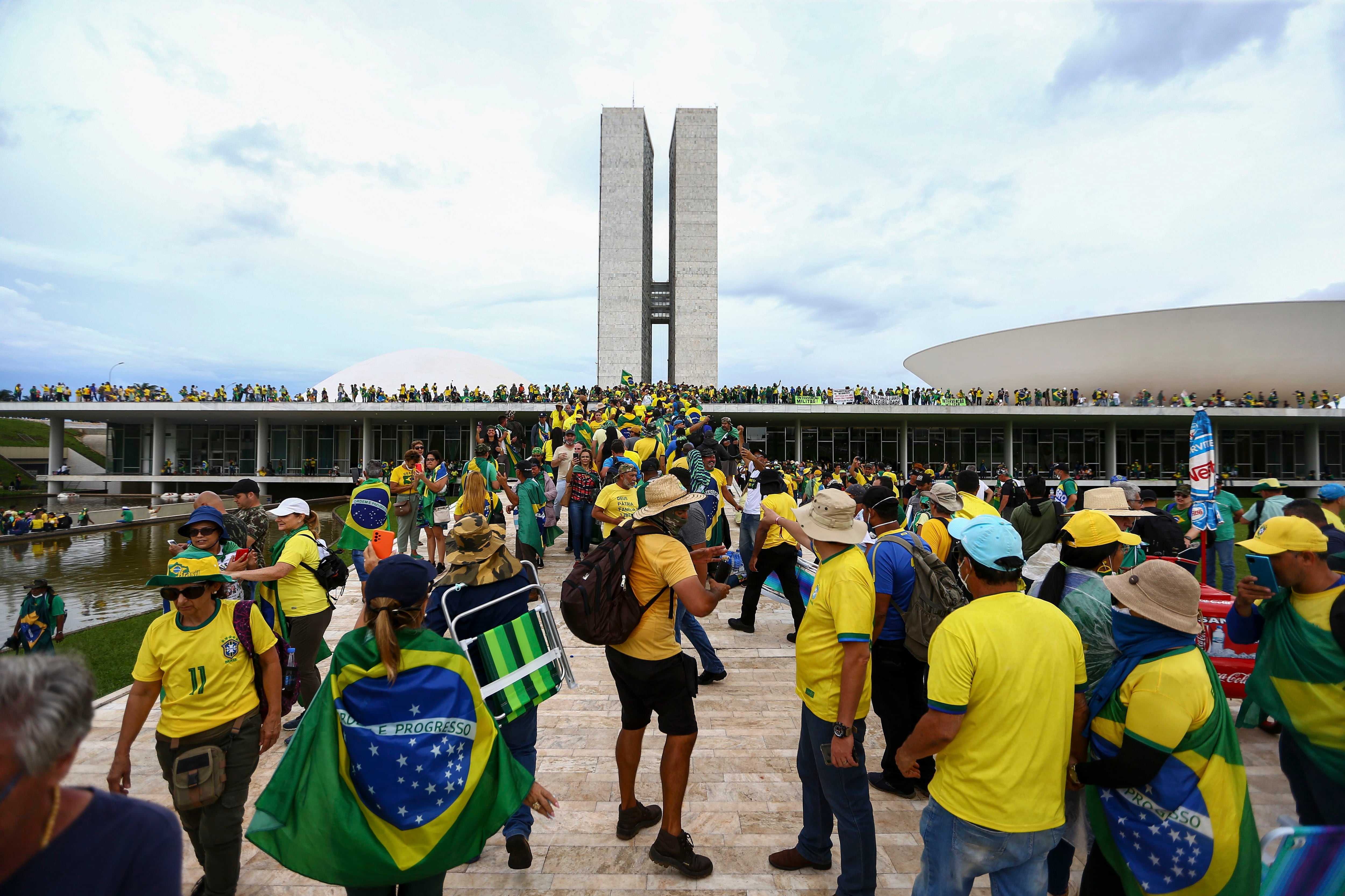 El 8 de enero de 2023, miles de seguidores de Bolsonaro (2019-2022) traspasaron los perímetros de seguridad e invadieron también las sedes del Congreso y del Tribunal Supremo de Justicia. (Europa Press)