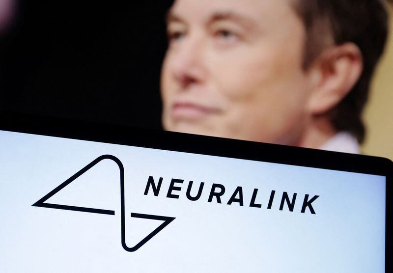 FOTO DE ARCHIVO. El logo de Neuralink y la foto de Elon Musk se ven en esta ilustración tomada el 19 de diciembre de 2022. REUTERS/Dado Ruvic/Ilustración