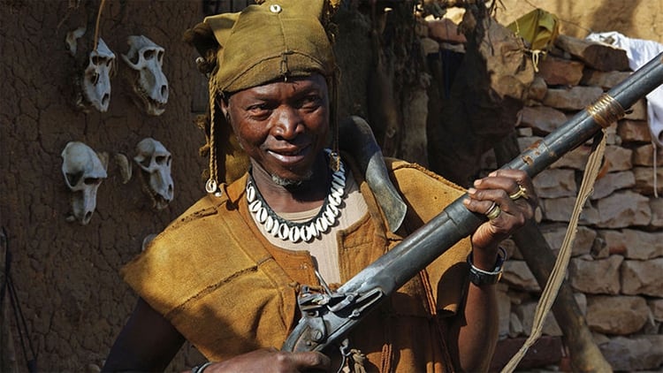 Un cazador dogón en Mali (J. Drevet)