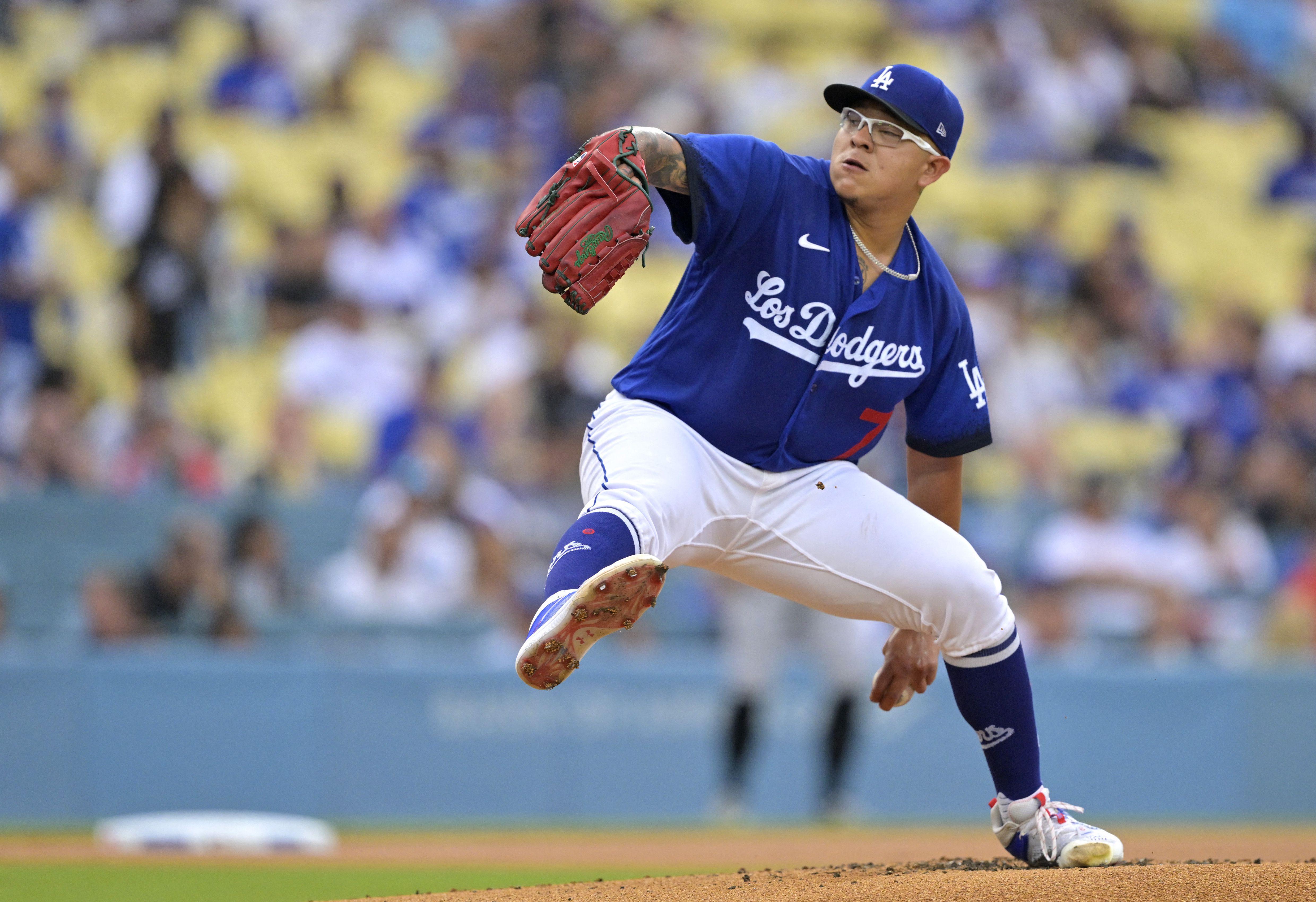 Fuentes: Pitcher mexicano Julio Urías evita arbitraje y firma con Dodgers  por $14.25 millones para temporada 2023 - ESPN