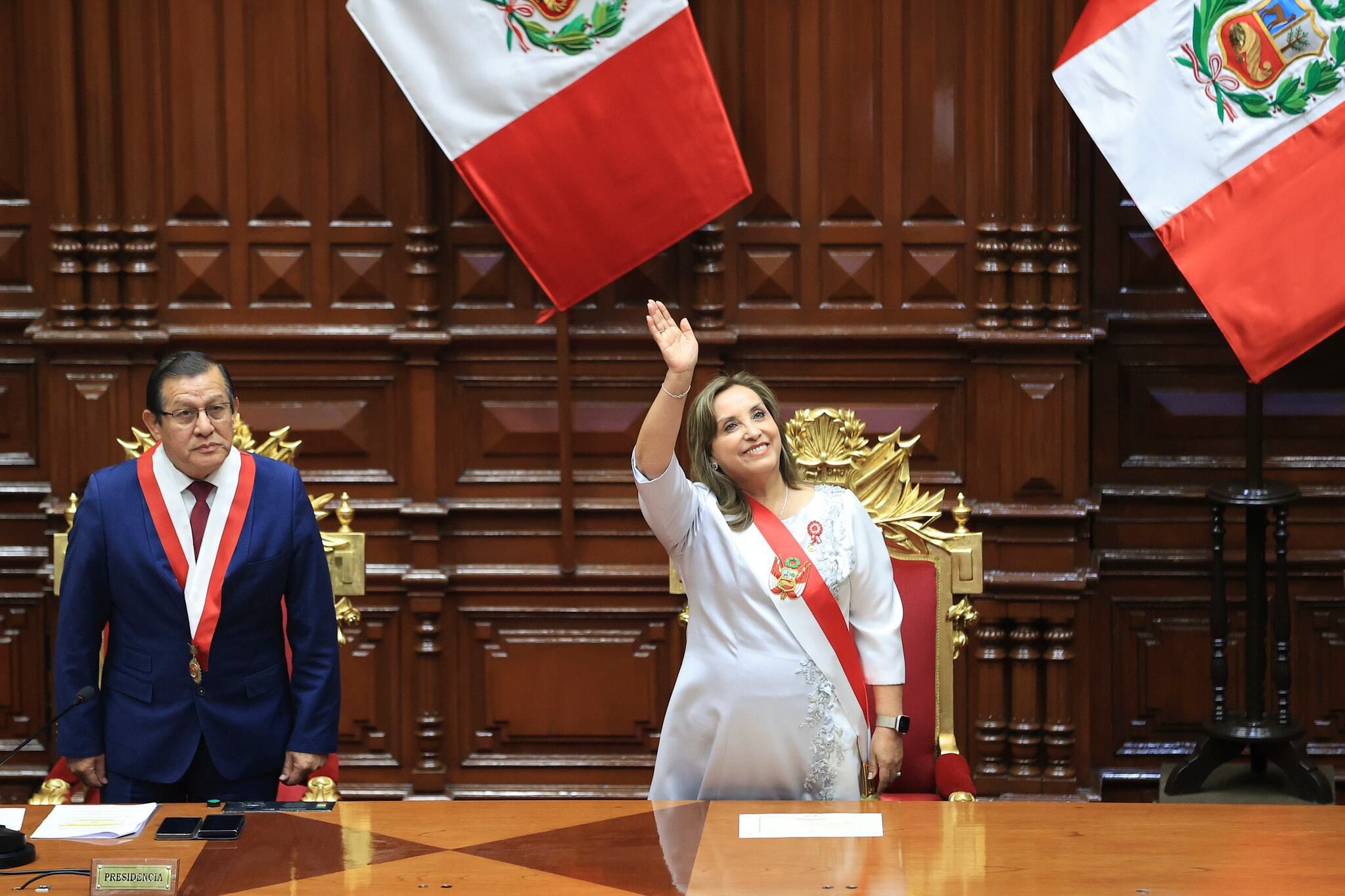 La percepción ciudadana señala a Dina Boluarte y al Congreso de la República como responsables del incremento de inseguridad en el país, según Datum. 