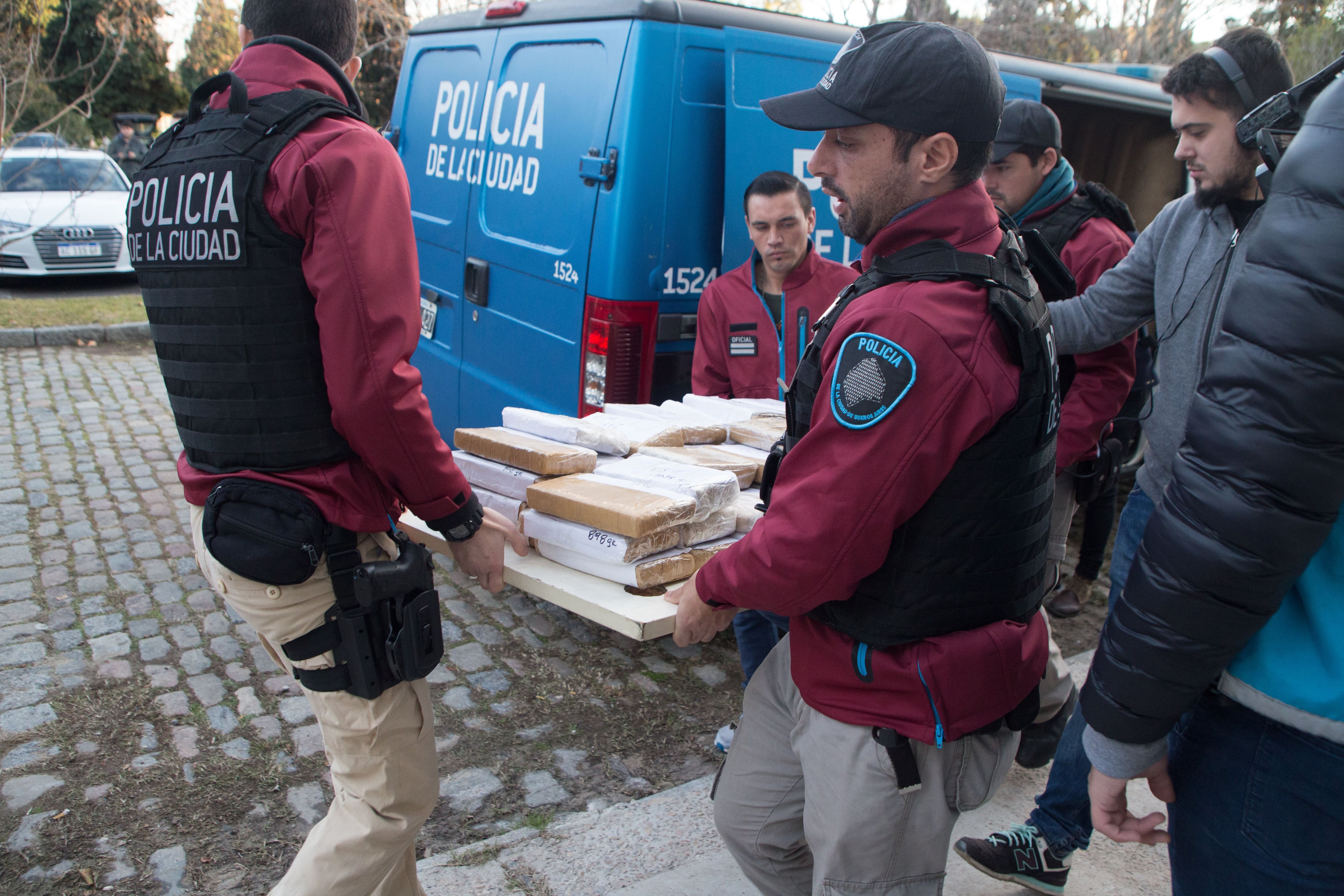 Un allanamiento de la Policía de la Ciudad en el barrio Fraga, ubicado en Chacarita, terminó con la detención de la poderosa jefa narco peruana Karla Yanireth Sarmiento, más conocida como Shakira. (Buenosaires.gob)