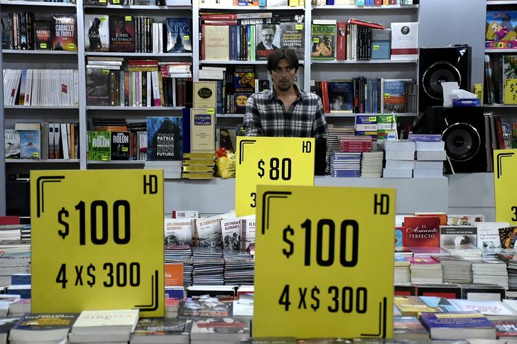 Cómo hacer rendir la plata en la Feria del Libro: ofertas, combos y algunas  sorpresas - Infobae