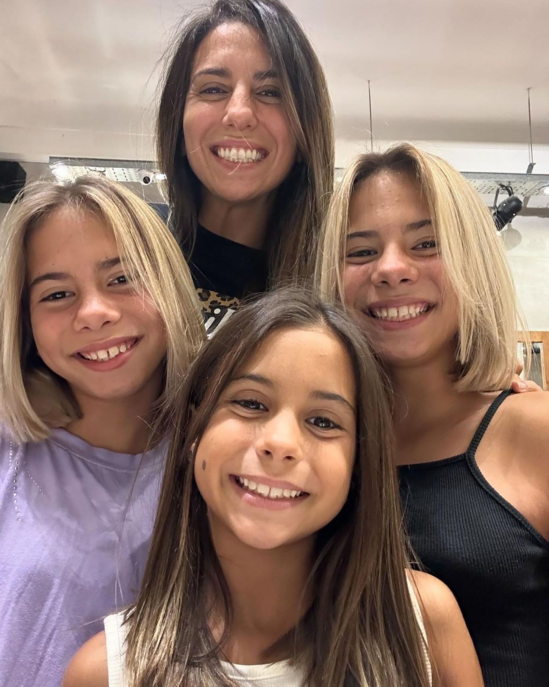 Cinthia Fernández mostró el cambio de look de sus mellizas de 10 años y  enfrentó las críticas por teñirles el pelo: “Mis hijas ya crecieron” -  Infobae