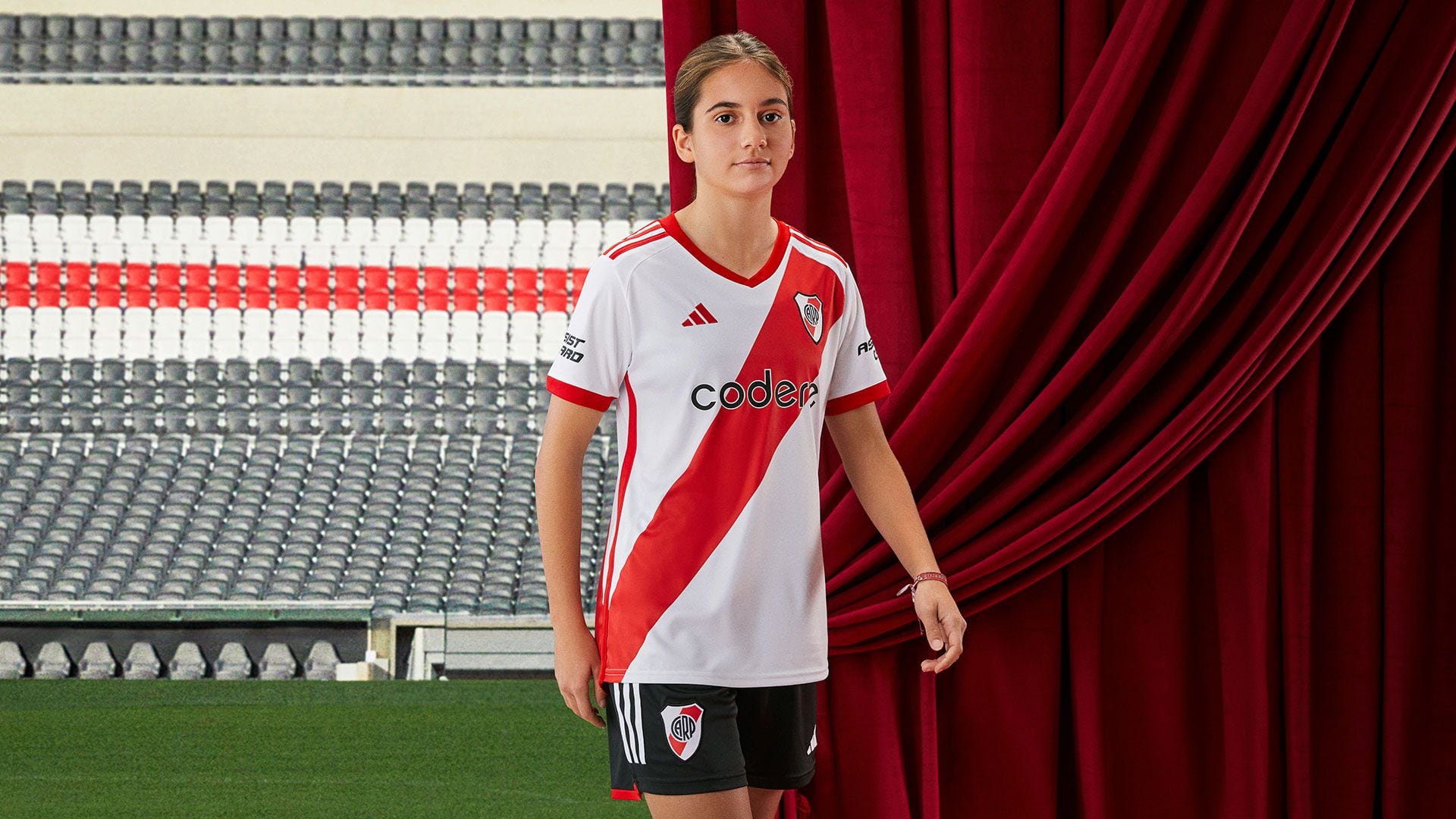 La nueva camiseta titular de River Plateal