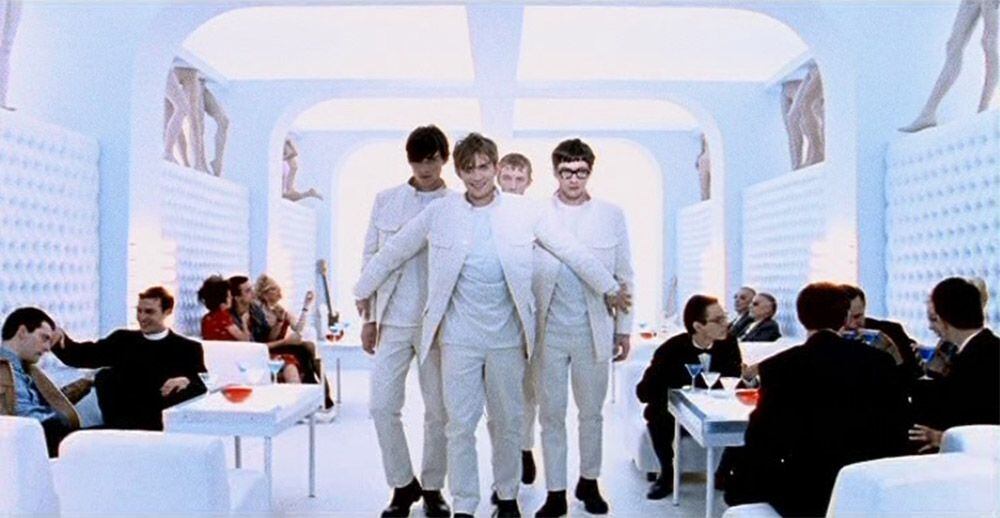 La banda británica Blur en una imagen del videoclip de 'The Universal'