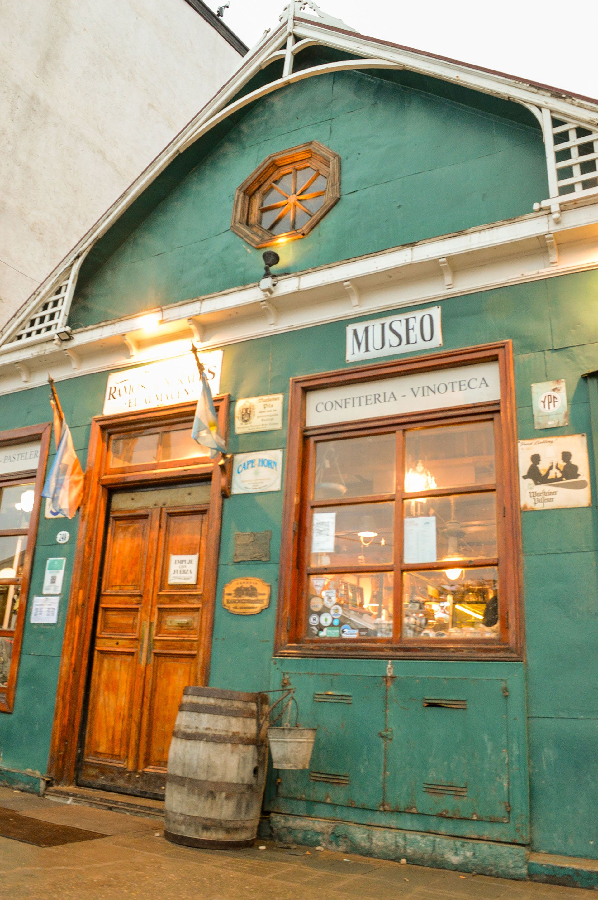 Puerta de entrada al restaurante-Crédito Maira Benito Revollo