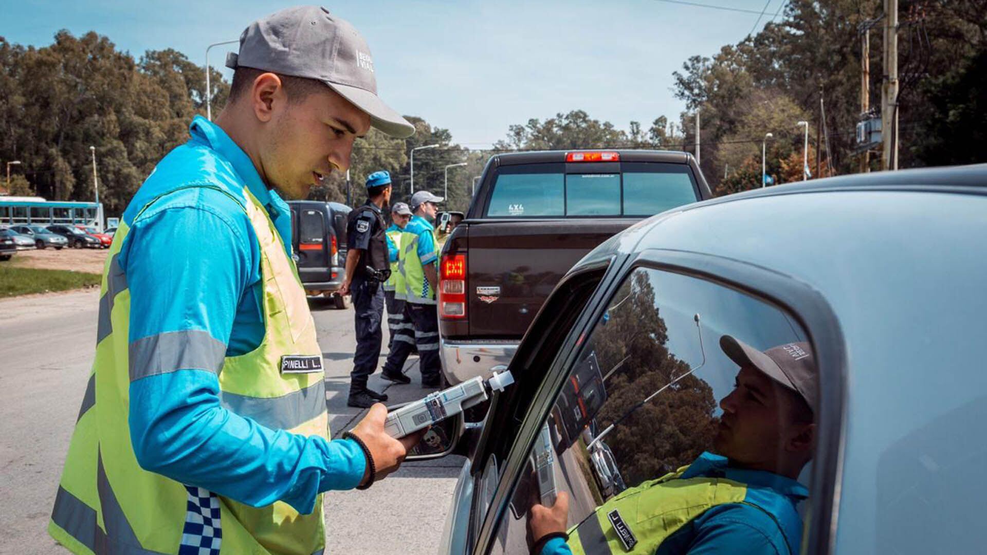 No conduzcas bajo los efectos del alcohol o drogas para evitar accidentes