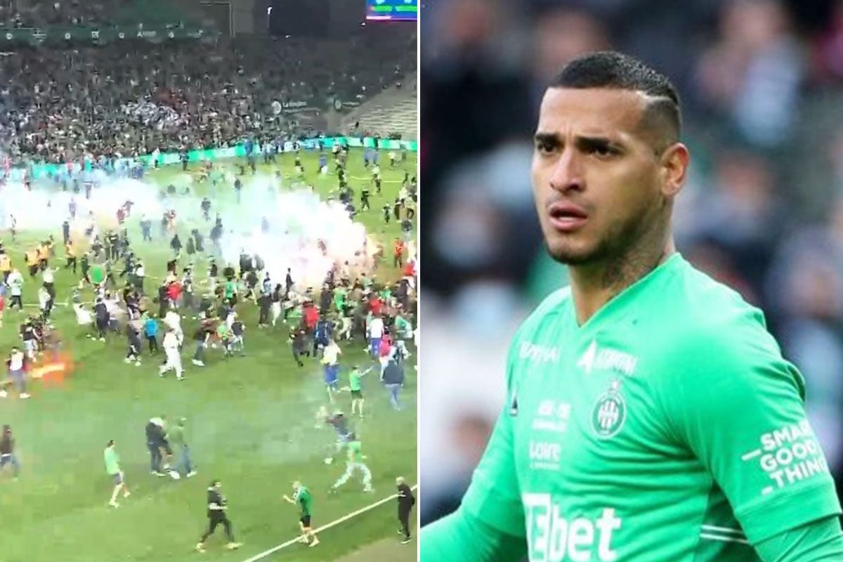 Miguel Trauco Descendió Con Saint Etienne De La Ligue 1 Y Sus Hinchas Se Metieron Al Campo 0007