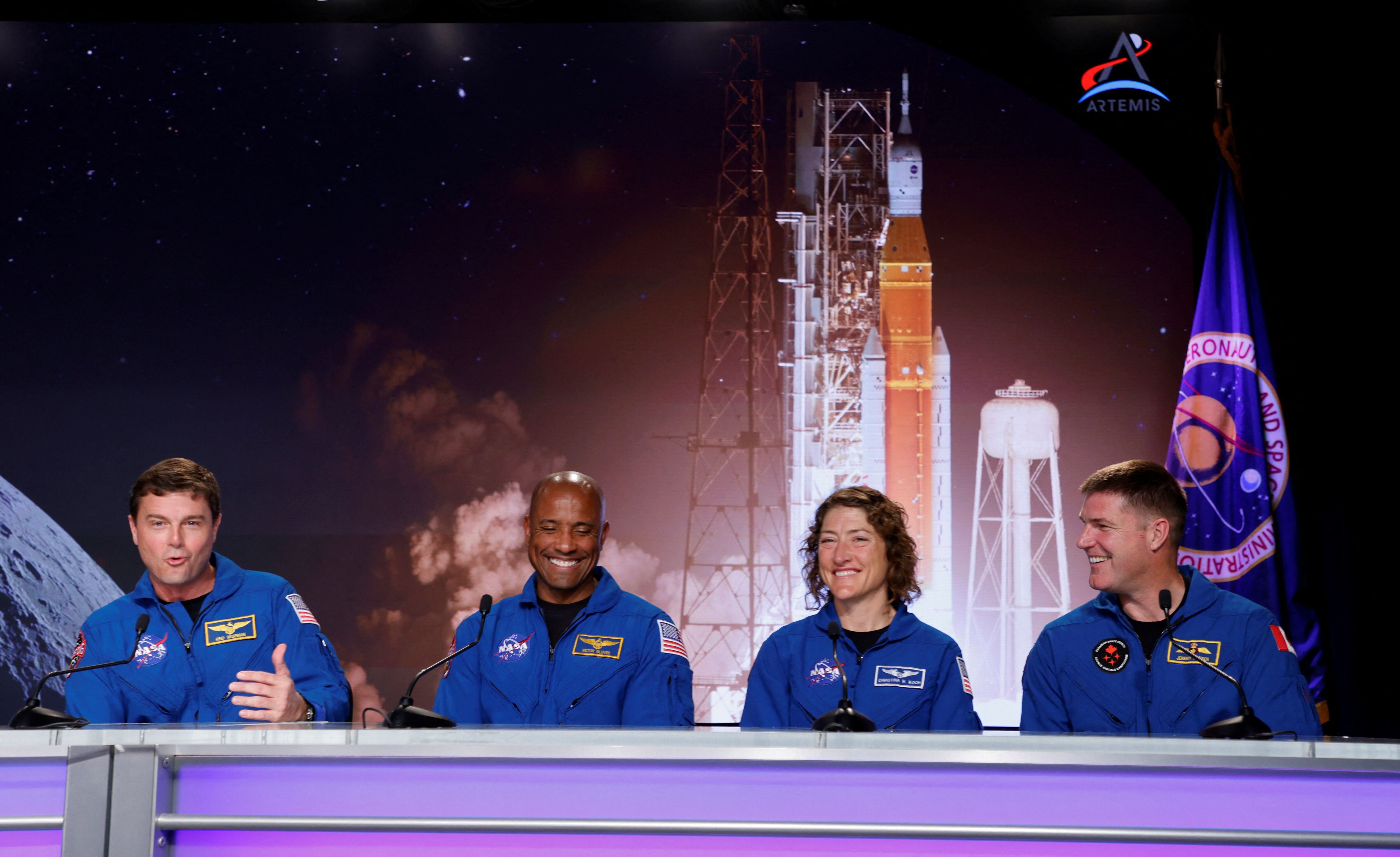 Los astronautas de Artemis II en una conferencia de prensa en la NASA. (REUTERS/Joe Skipper)