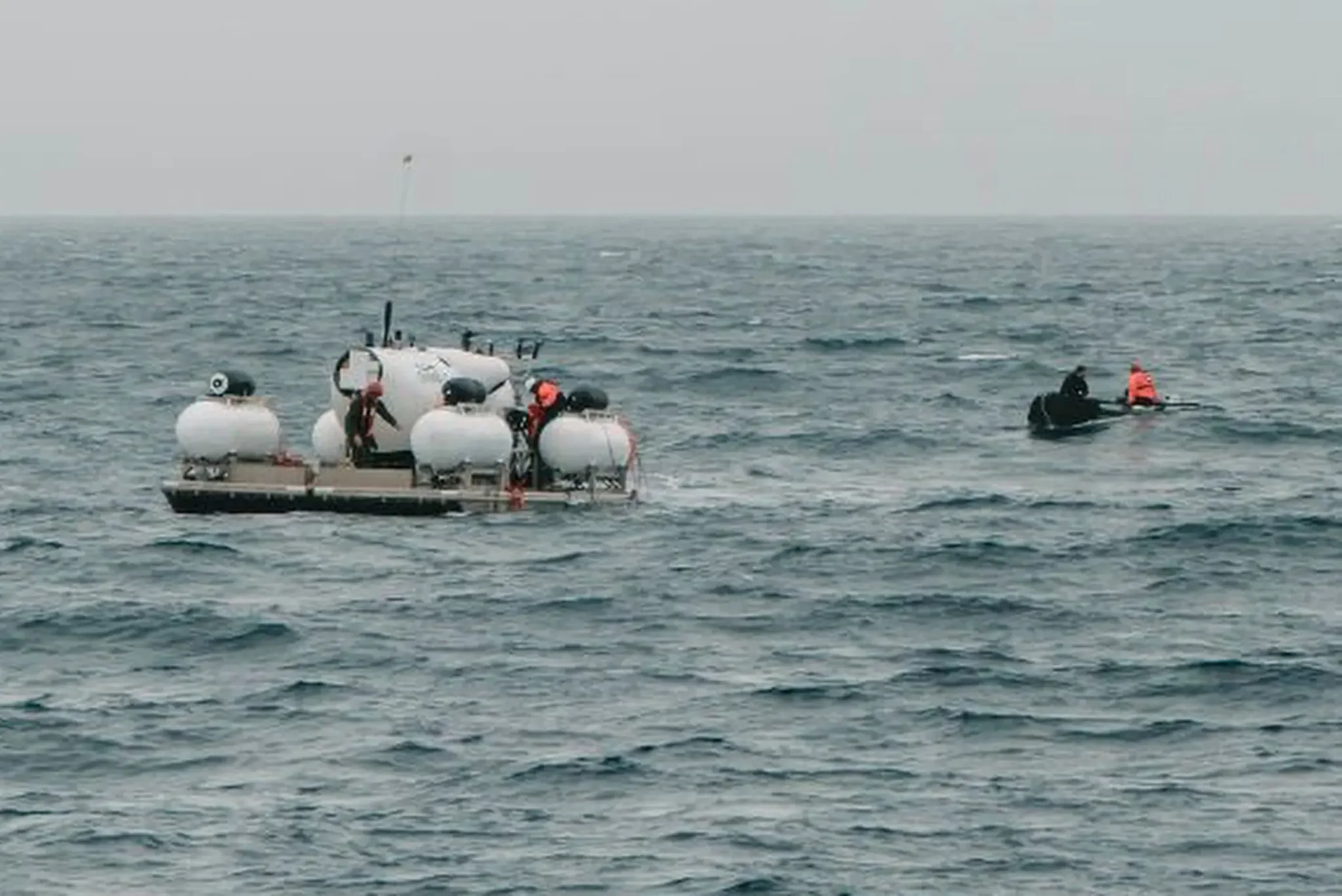El Titan flotando antes de iniciar su descenso, el 18 de junio (Action Aviation, via Associated Press)