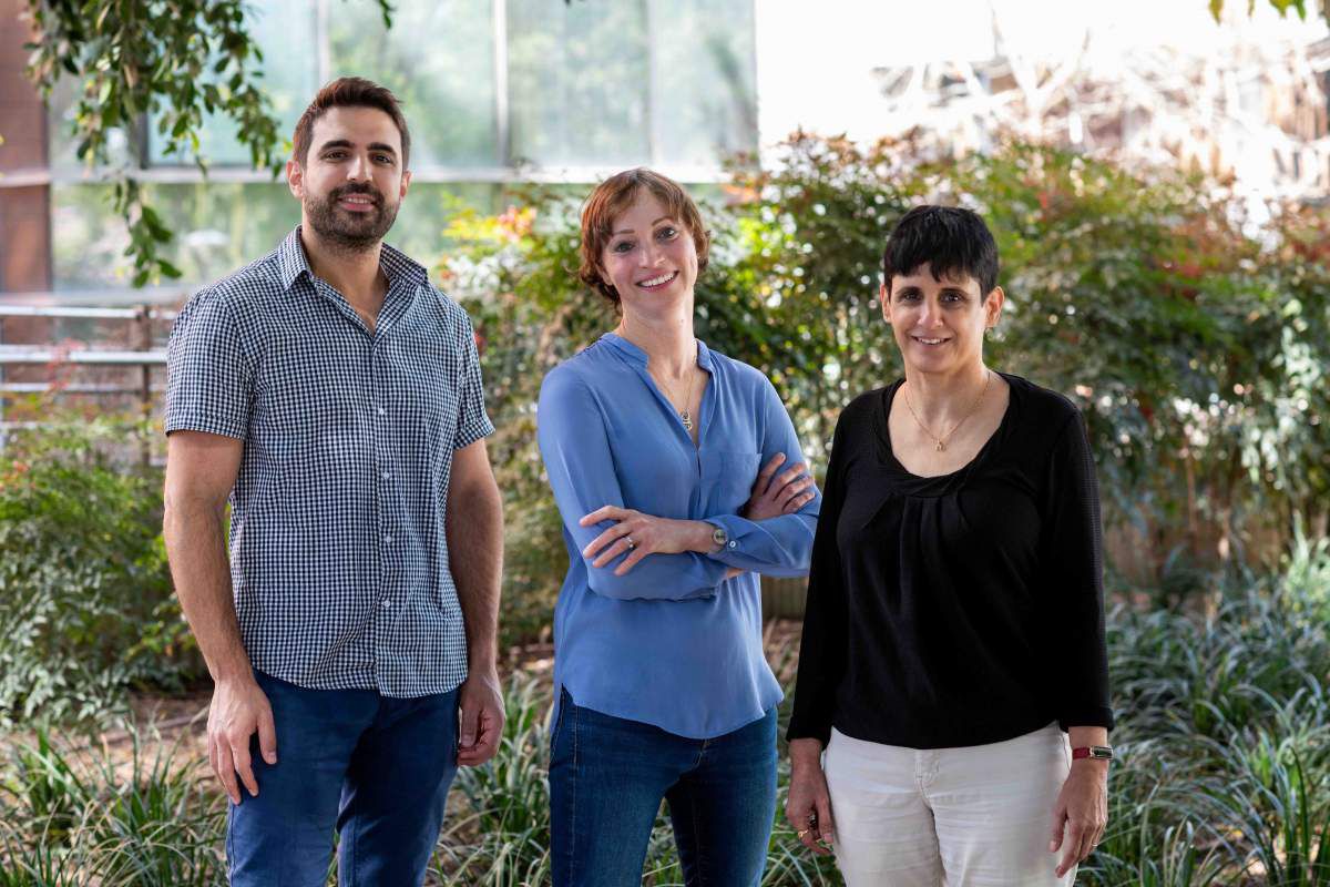 (de izq. a der.) Omer Goldman, Dra. Lital Adler y Prof. Ayelet Erez. Cómo el cáncer se beneficia a costa del organismo (Instituto Weizmann)