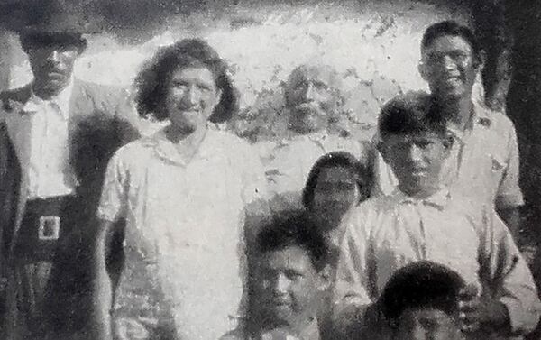 Carlos Monzón a los cuatro años, junto a su madre, padre, Inocencio, Alcides y Martha