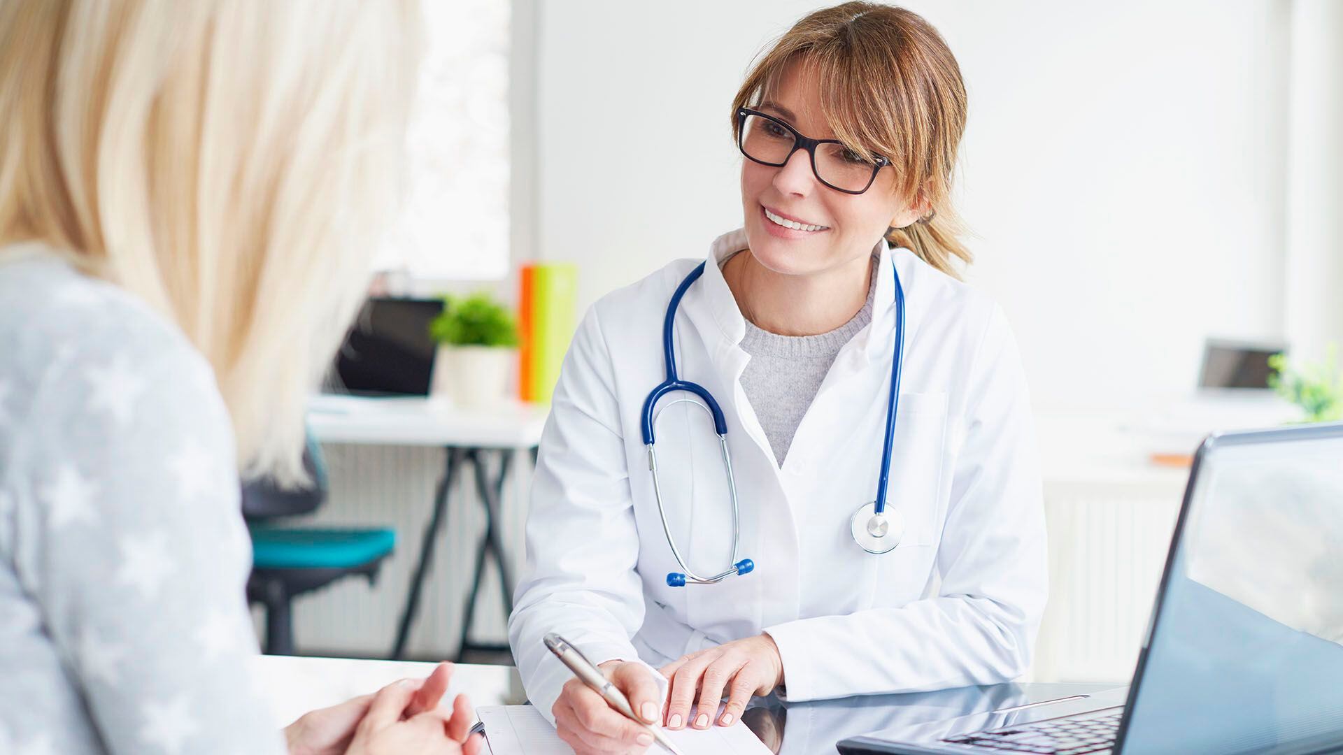 Visitar al médico cuando uno está sano y hacerse los chequeos médicos es la mejor forma de prevenir enfermedades