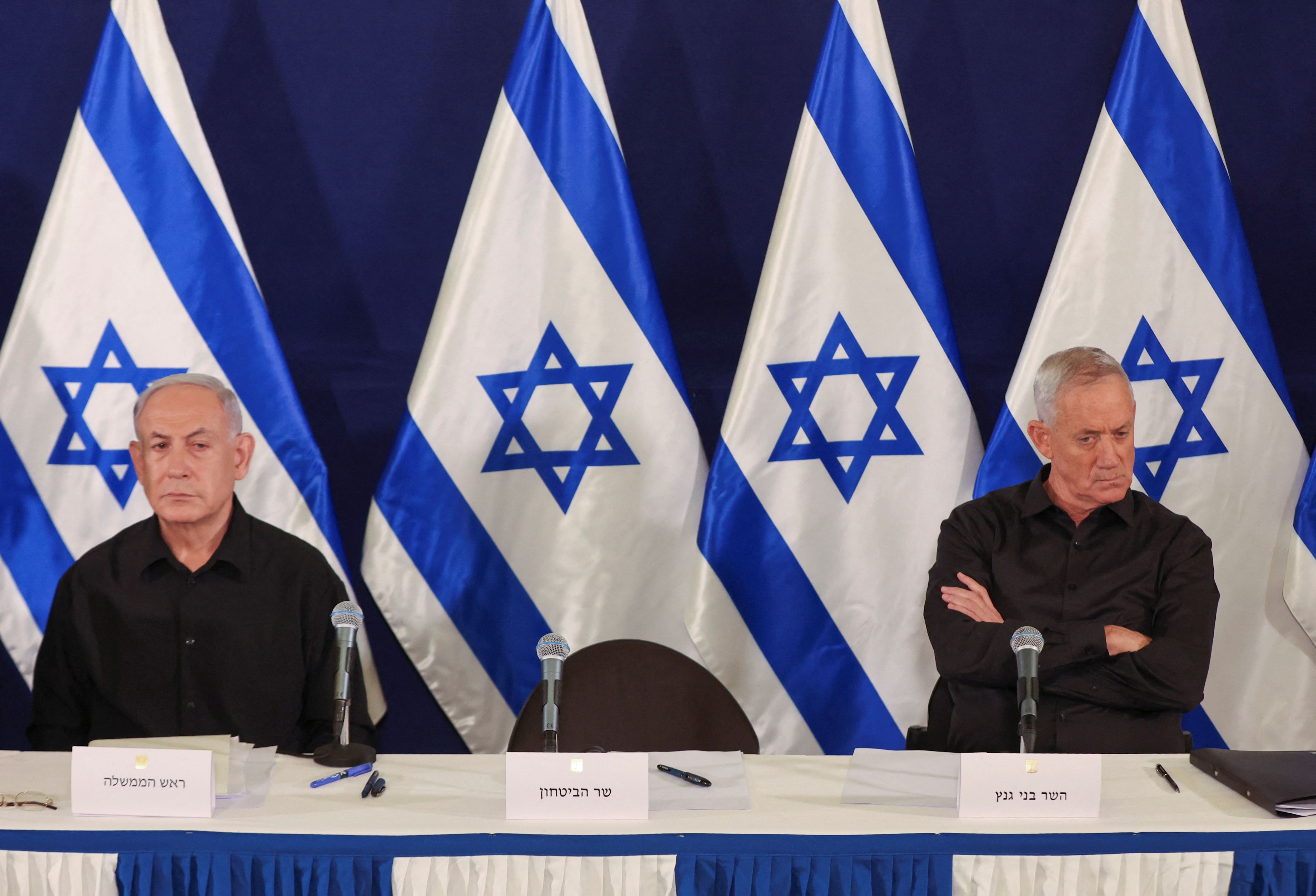 Netanyahu le pidió a Gantz que no abandone el gobierno de emergencia en Israel (ABIR SULTAN POOL/Pool via REUTERS)