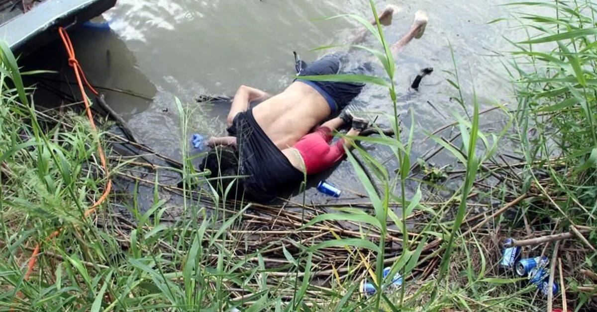 La imagen que indignó al mundo: padre e hija murieron abrazados al intentar  cruzar el río Bravo - Infobae