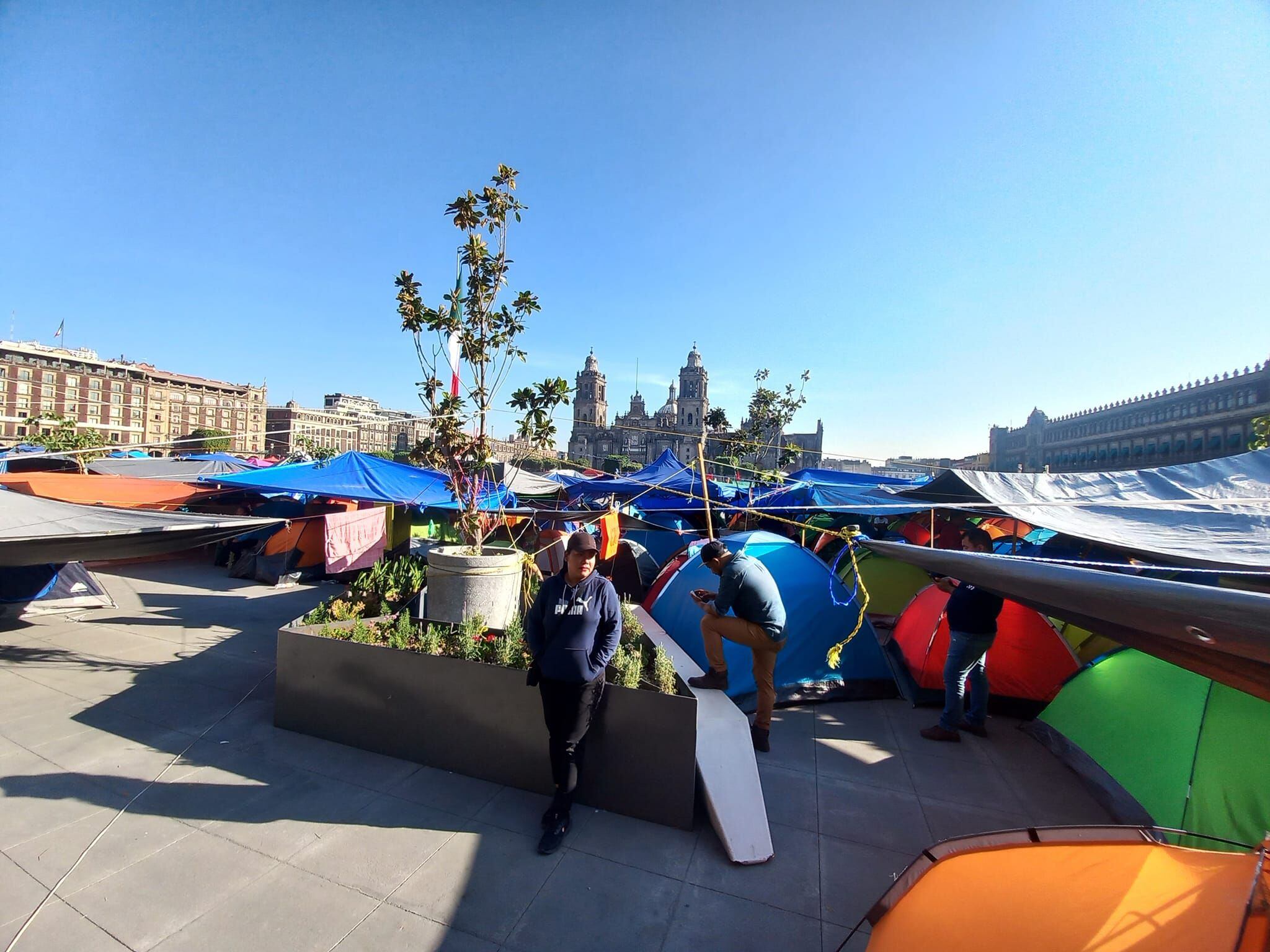 Foto del plantón de maestros de la CNTE en el Zócalo de la CDMX