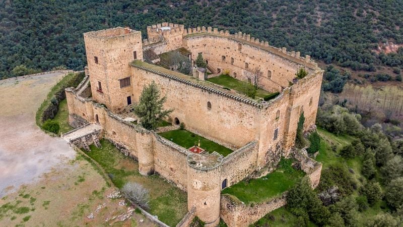 Los 15 castillos más bonitos de España - Página 2 DBPOEMGITBGZLABO4F34HC3PI4