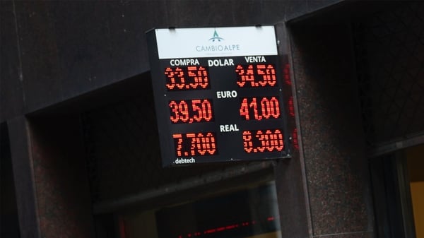 El dólar ayer superó los 34 pesos (foto: Federico Cosso)