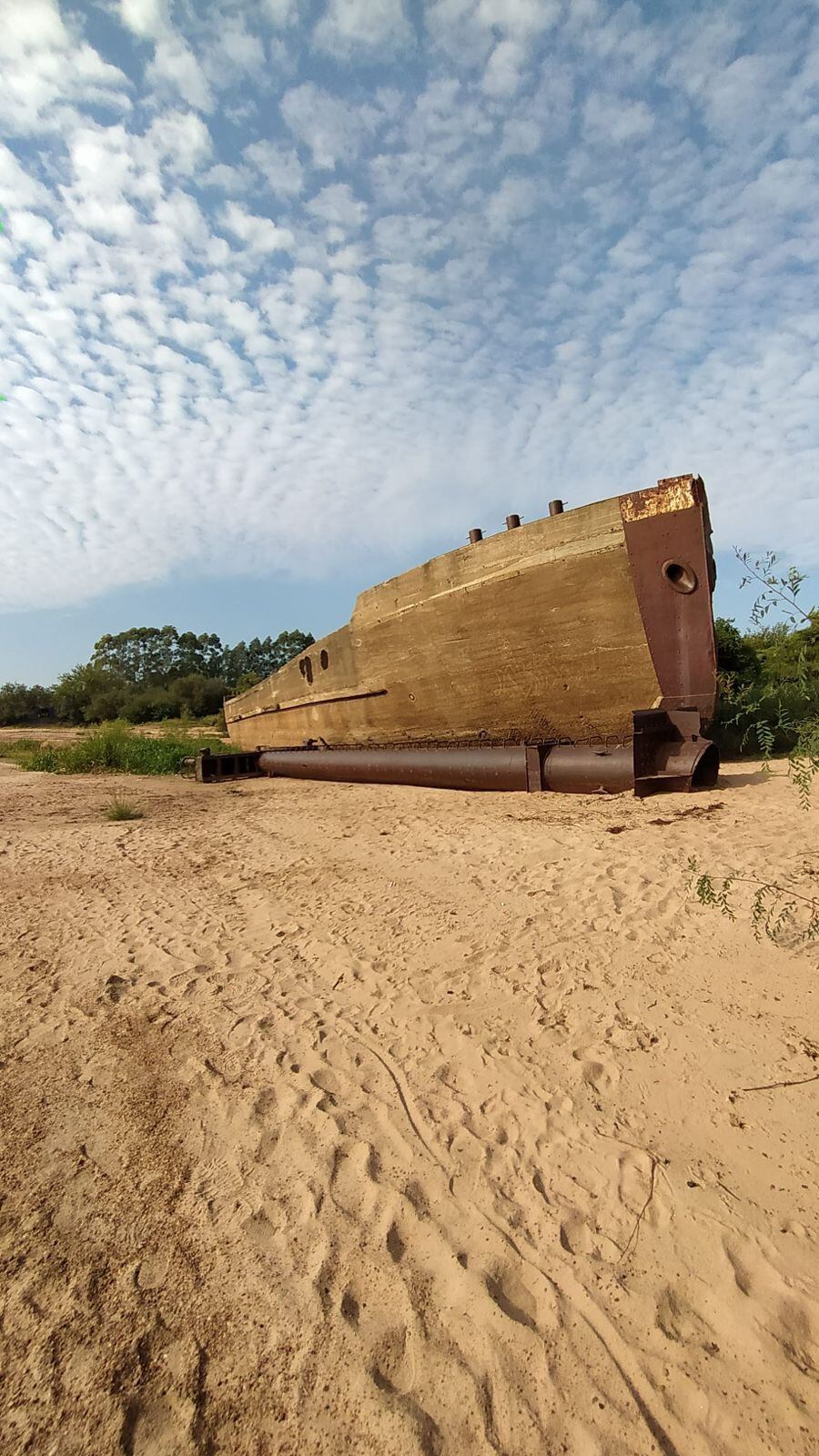 Carlos recuerda que había otras embarcaciones que iban a Colón a cargar canto rodado: El Redentor y el Jilguero, barcos gemelos, el Arroyo, La Boquense, el Doña Angela, las Gabarras Sarmiento y Urquiza (Fotos: Instagram @javierpintos.ph)