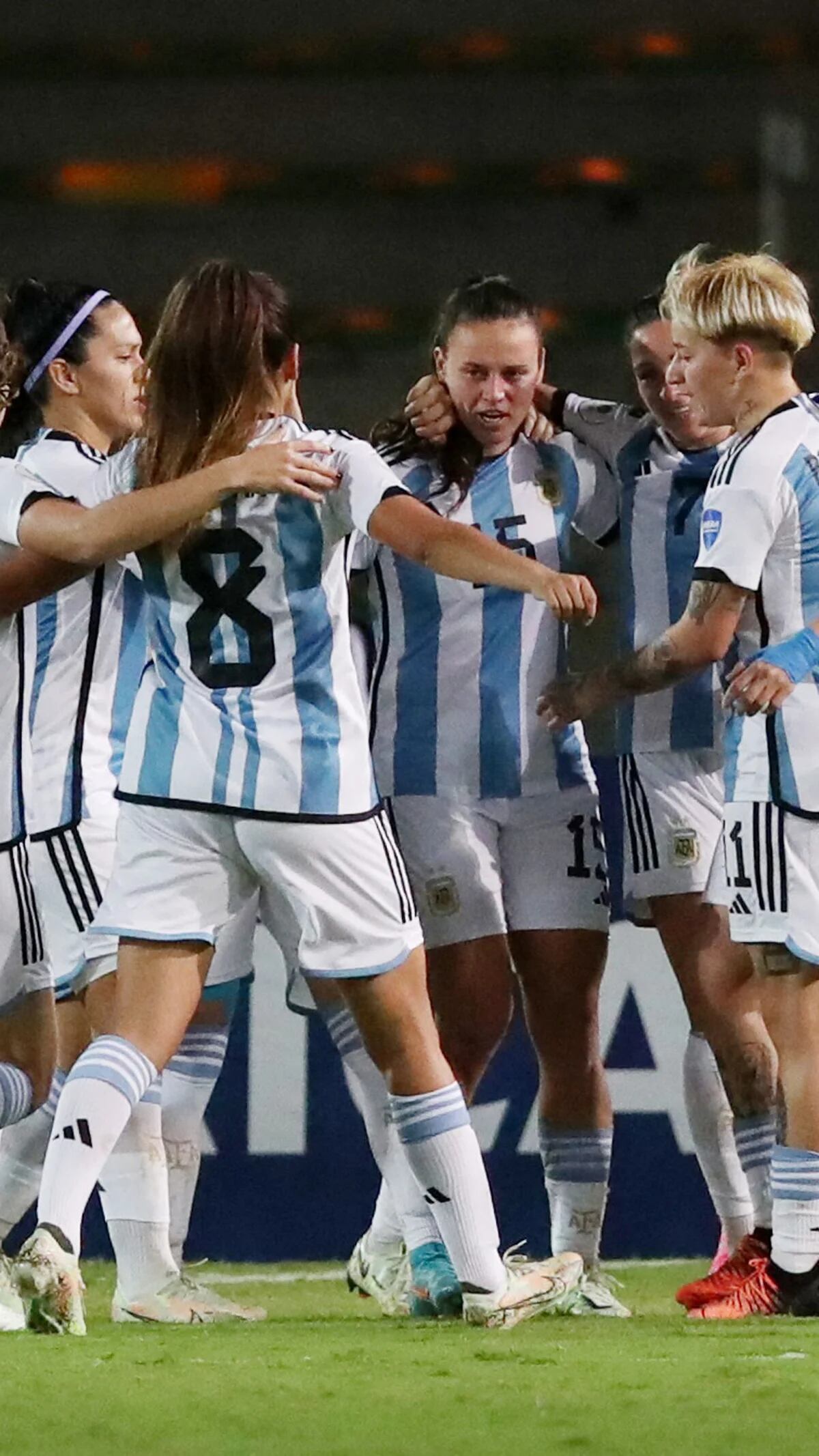 Copa América Femenina 2022: la Selección Argentina goleó a Uruguay, Triplete de Rodríguez y aportes de Banini y Stábile para los de Portanova  en Colombia, Página