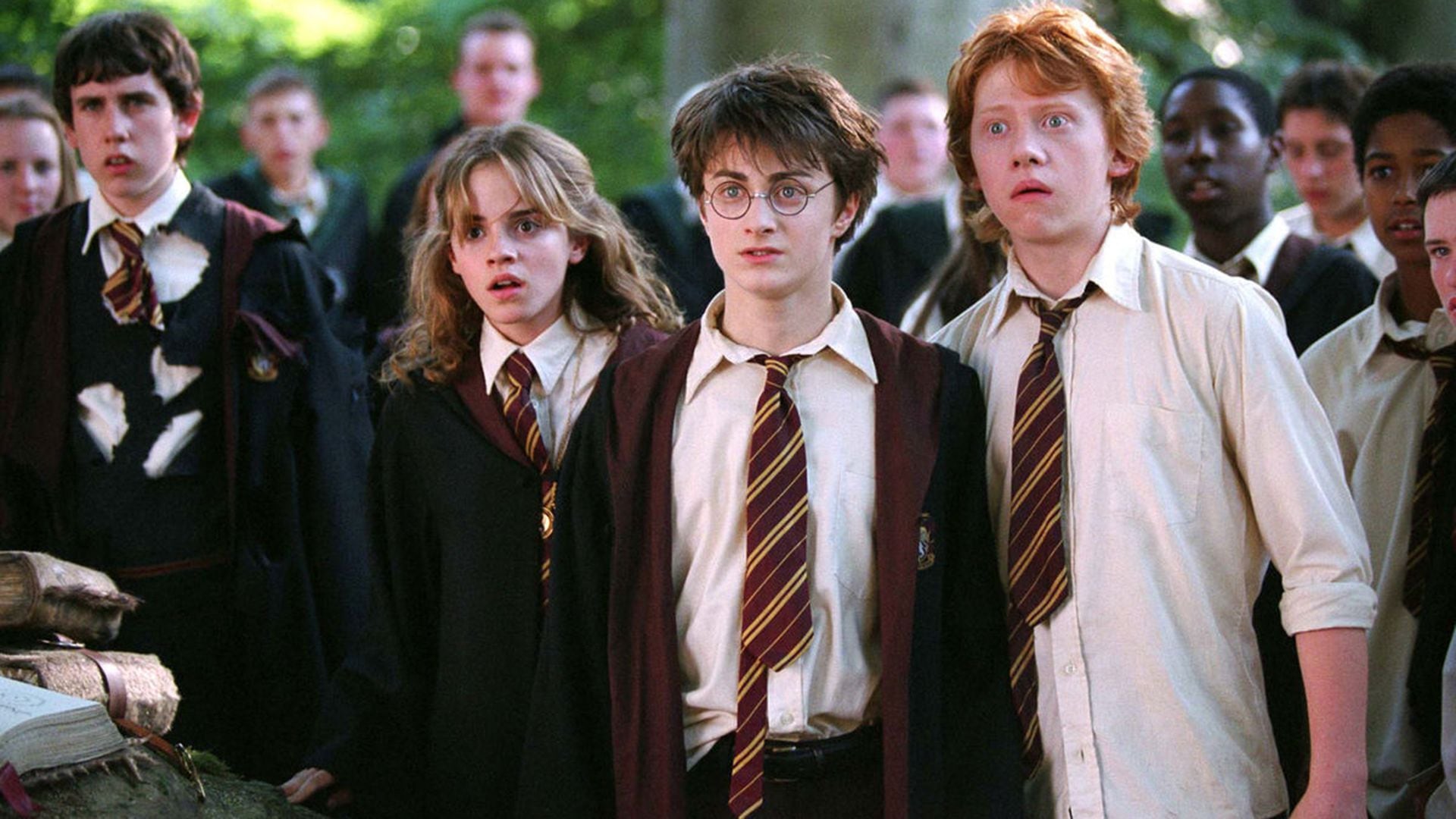 Alfred Enoch, Rupert Grint, Matthew Lewis, Daniel Radcliffe, and Emma Watson en Harry Potter y el Prisionero de Azkaban (2004)