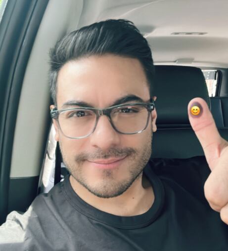 CArlos Rivera vota