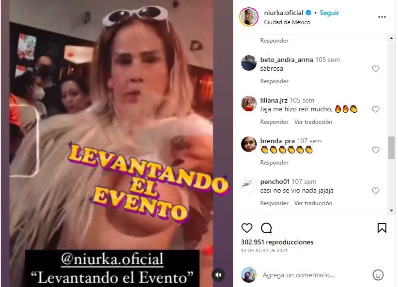 Niurka ya había sido captada en el aeropuerto alzándose la blusa