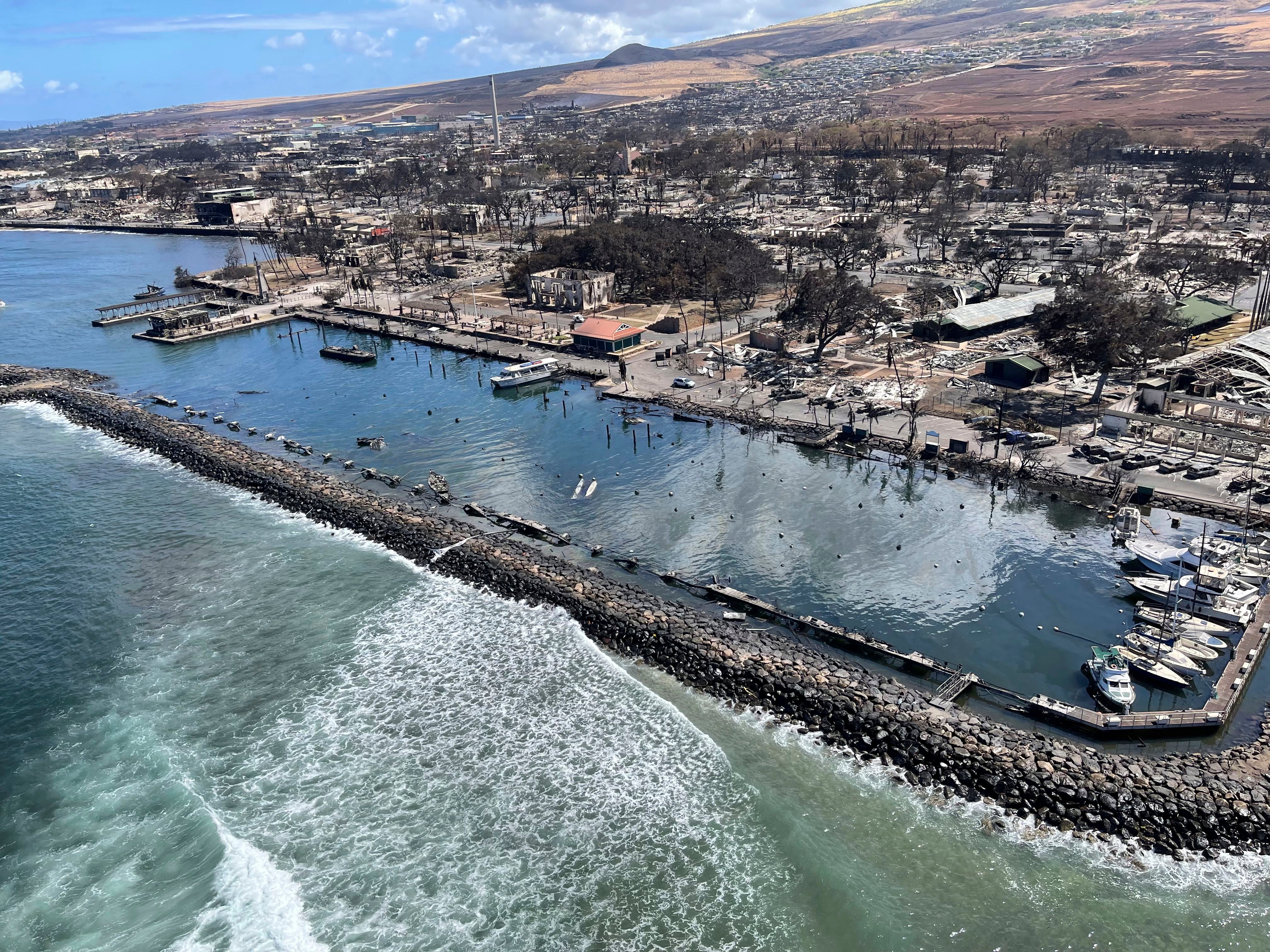 Zonas quemadas en Lahaina. Los daños ascienden a más de 5 mil millones de dólares (Departamento hawaiano de recursos naturales via AP)