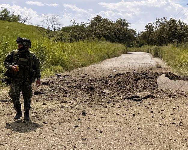 El artefacto explosivo permanecía sobre la vía que comunica a Santander de Quilichao con Timba, en el Cauca - crédito @Ejercito_Div3/X