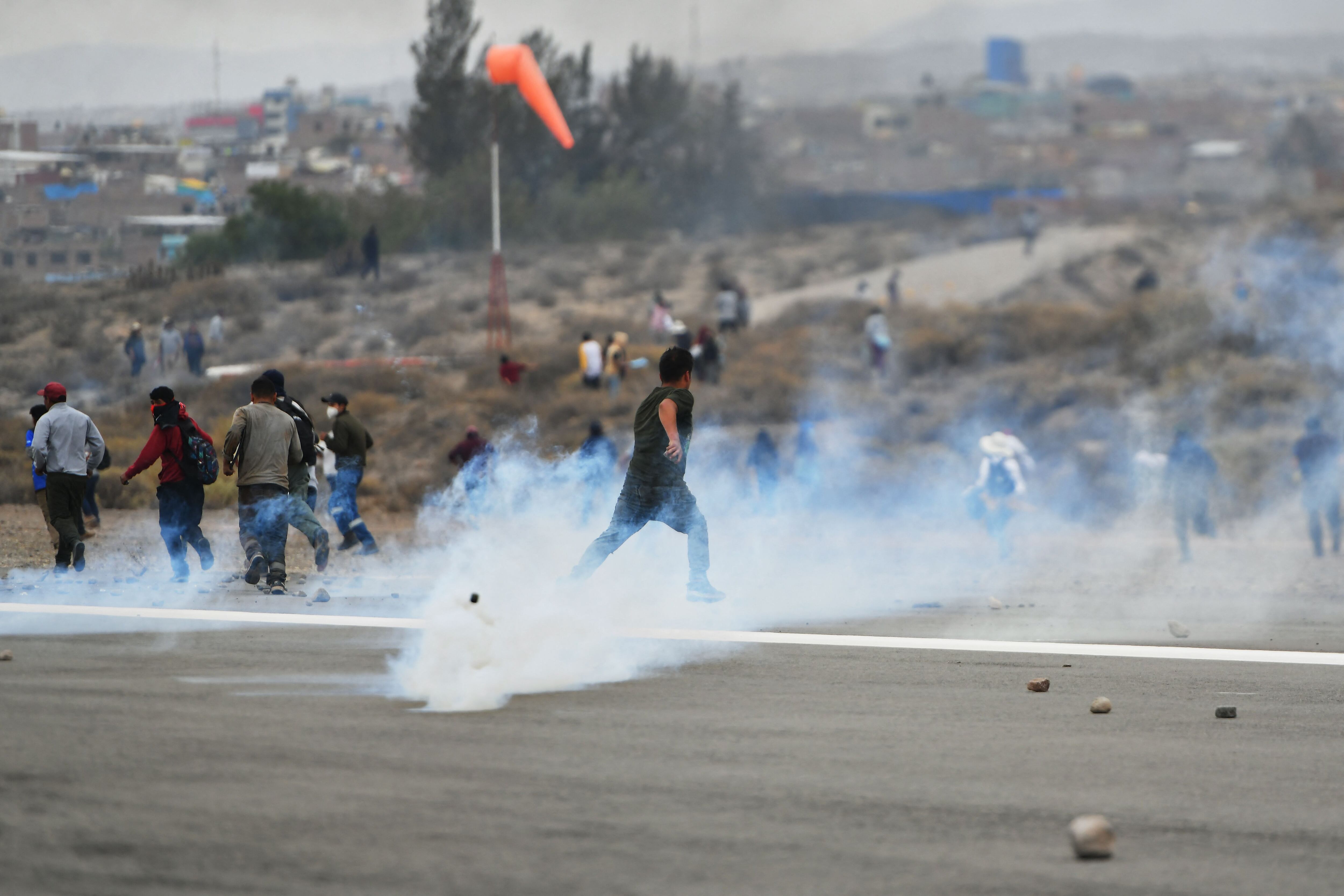 Protestas en Arequipa por toma de aeropuerto y bloqueo de carreteras