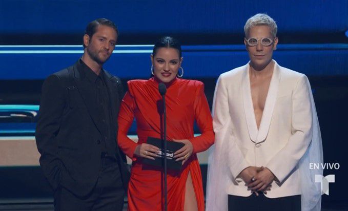 The singers were special guests and presented Song of the Year (X/@LatinBillboards).